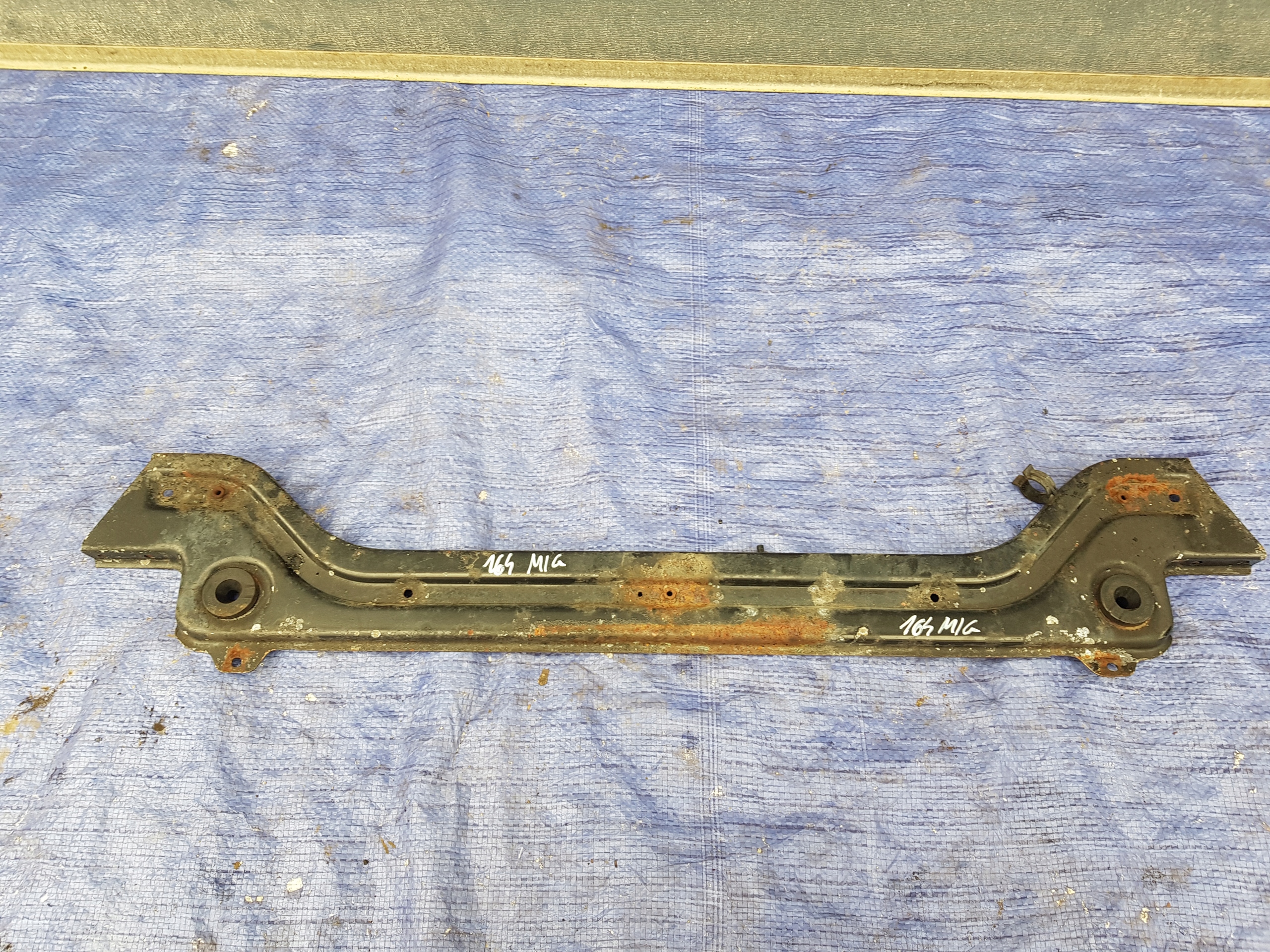 lower panel wall support MERCEDES ML W164