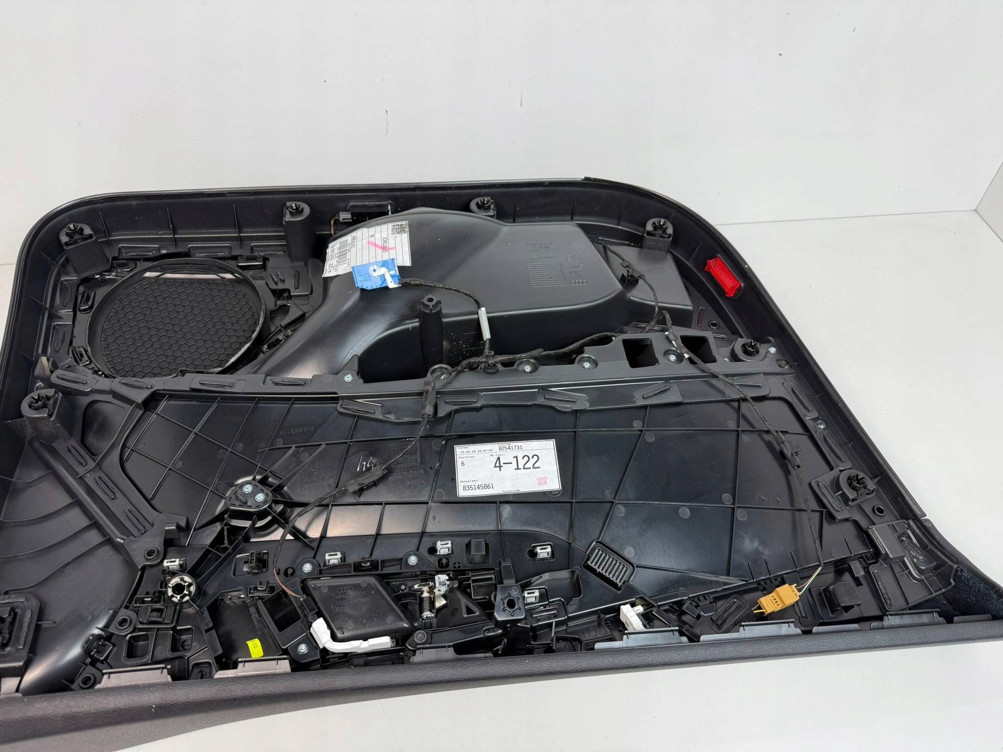 Audi A5 F5 SPORTBACK side door right front material 8W8867118