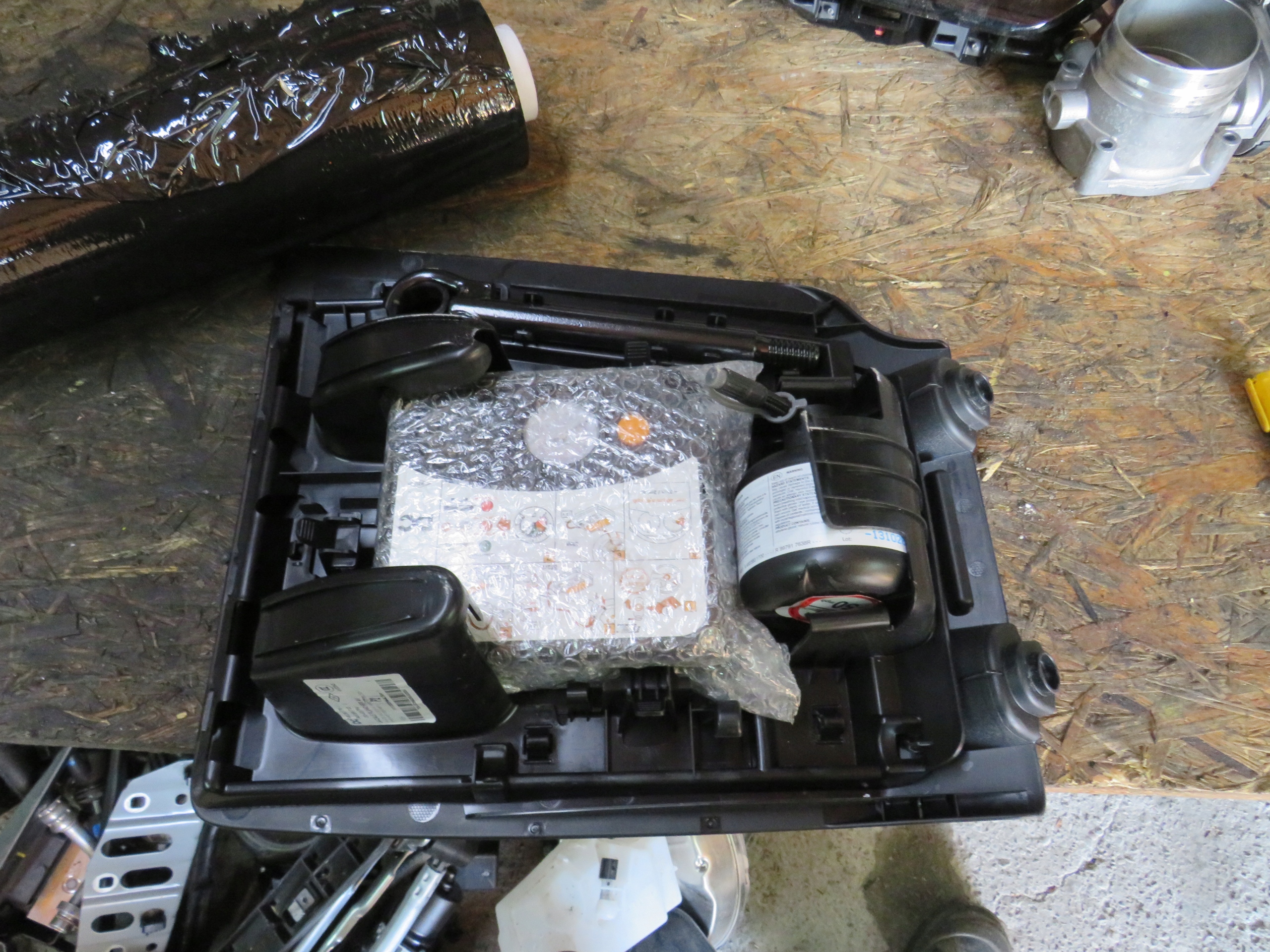 ZESTAW NAPRAWCZY KOŁA ZAPASOWEGO RENAULT TWINGO 3