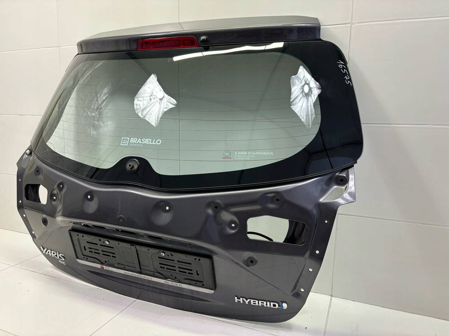 rear trunk door boot Toyota Yaris XP130 2nd facelift 2018