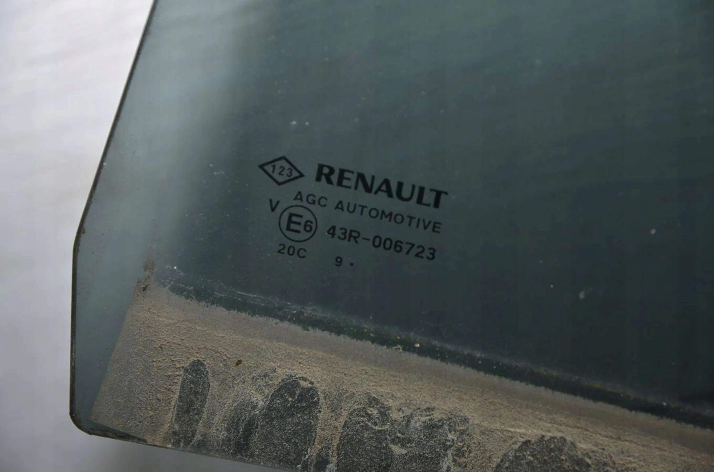 Dacia Duster II 2020 rear part side left window door