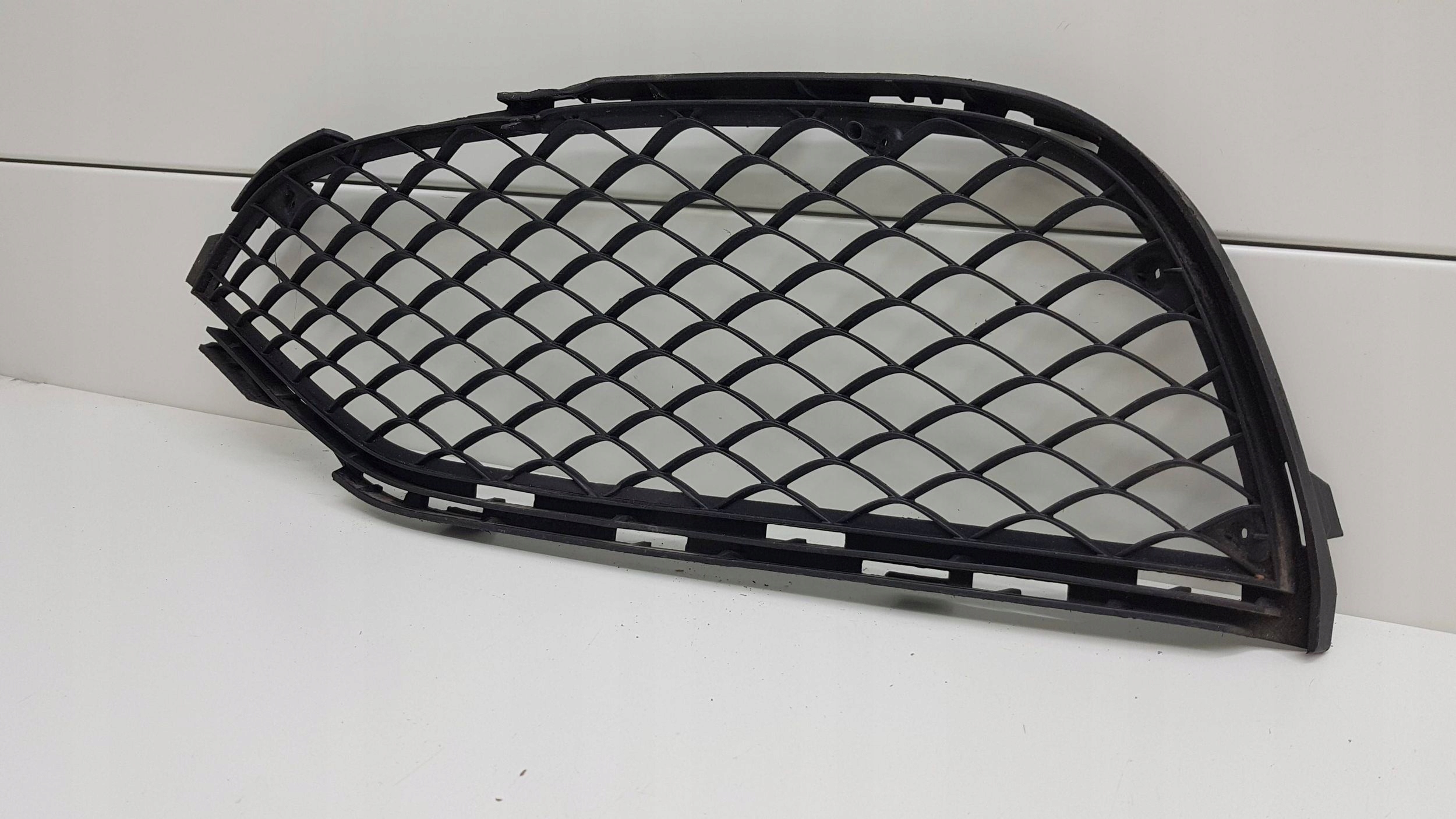 MERCEDES C KLASA W205 AMG 2014 - grid left bumper front A2058852723