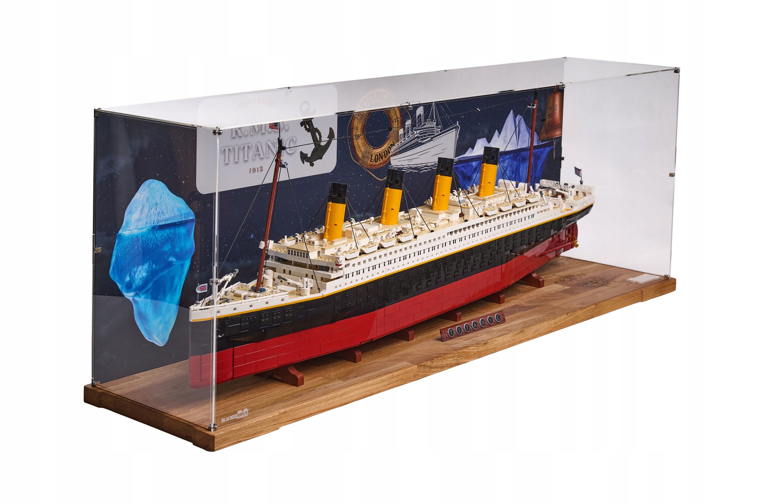 Vitrína XL Wood s pozadím 2 Blacked Brick pre Lego 10294 Creator Expert Titanic