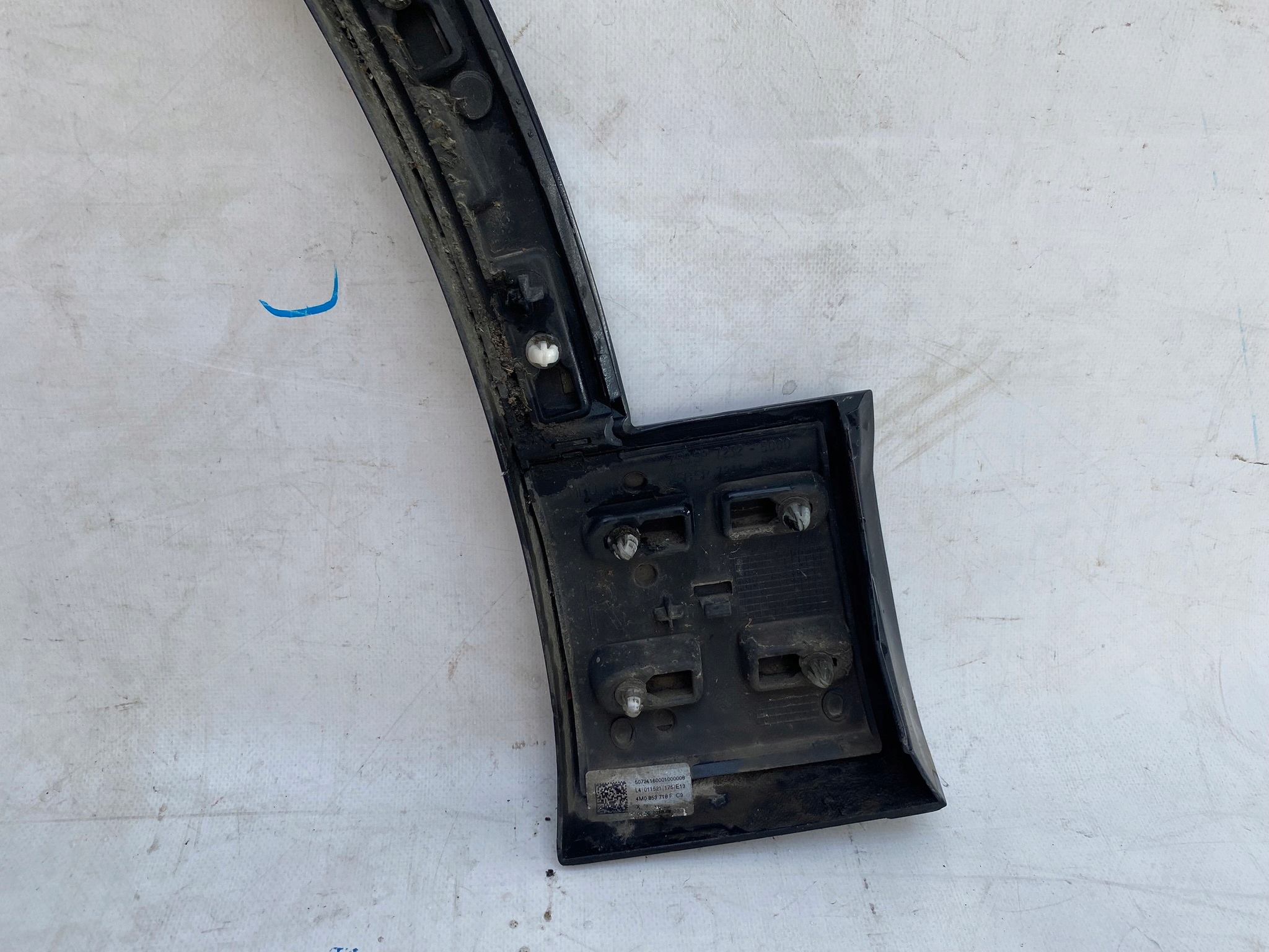 AUDI Q7 II moulding cap of a fender right front front 7232-5000