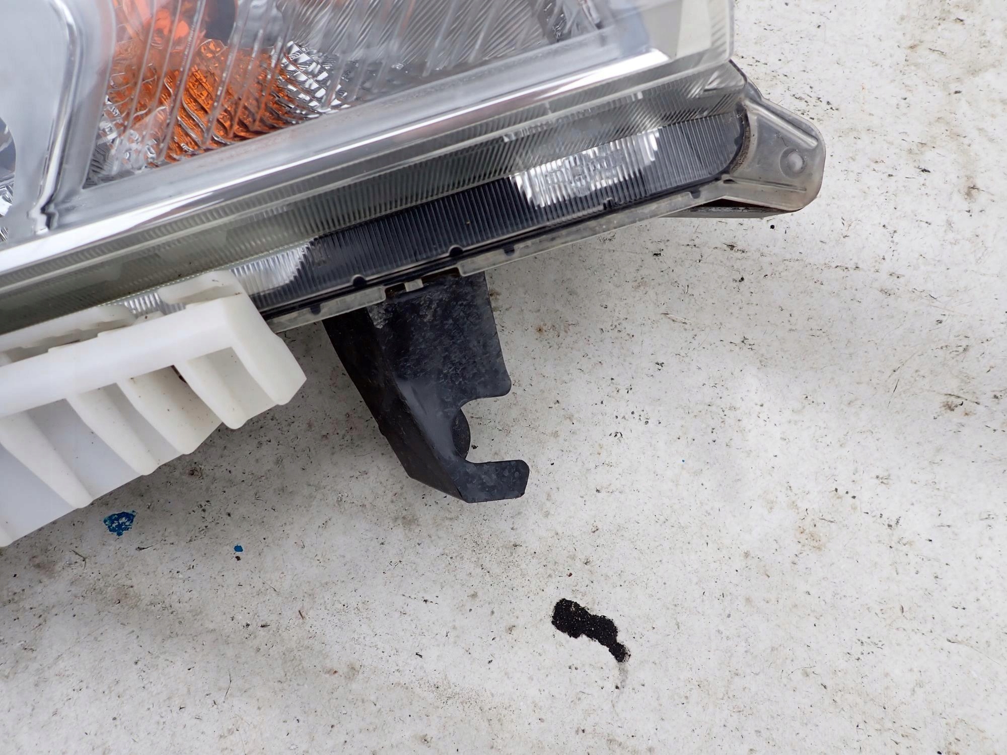 NISSAN NAVARA IV 4 14-> light front front right