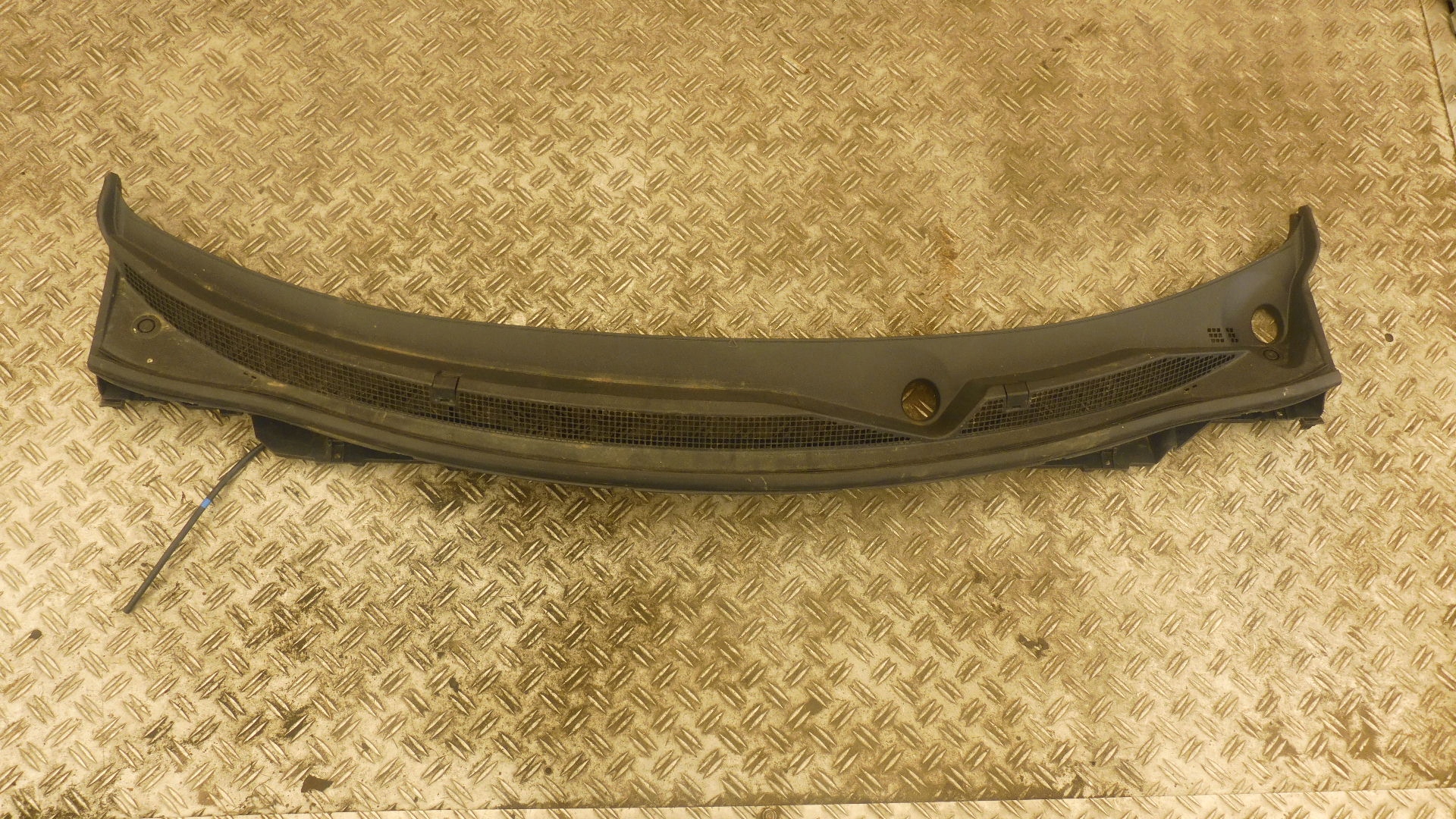 QASHQAI II J11 МОНТАЖ ПОД СТЕКЛОМ ПЛАСТИКОВОЕ68624eh1a