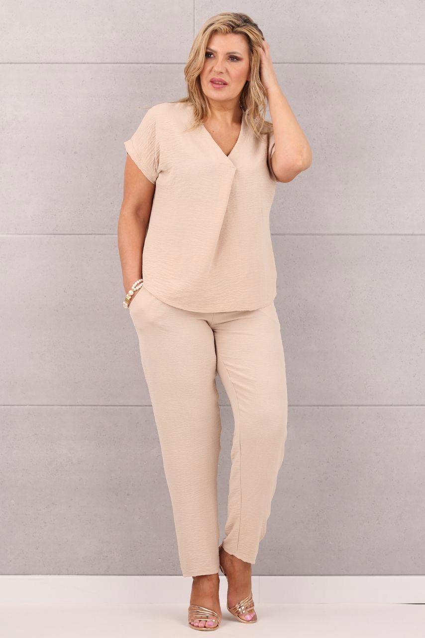 ELEGANCKI KOMPLET DAMSKI DUŻE ROZMIARY POLSKI PRODUCENT BLUZKA I SPODNIE Kolor beżowy