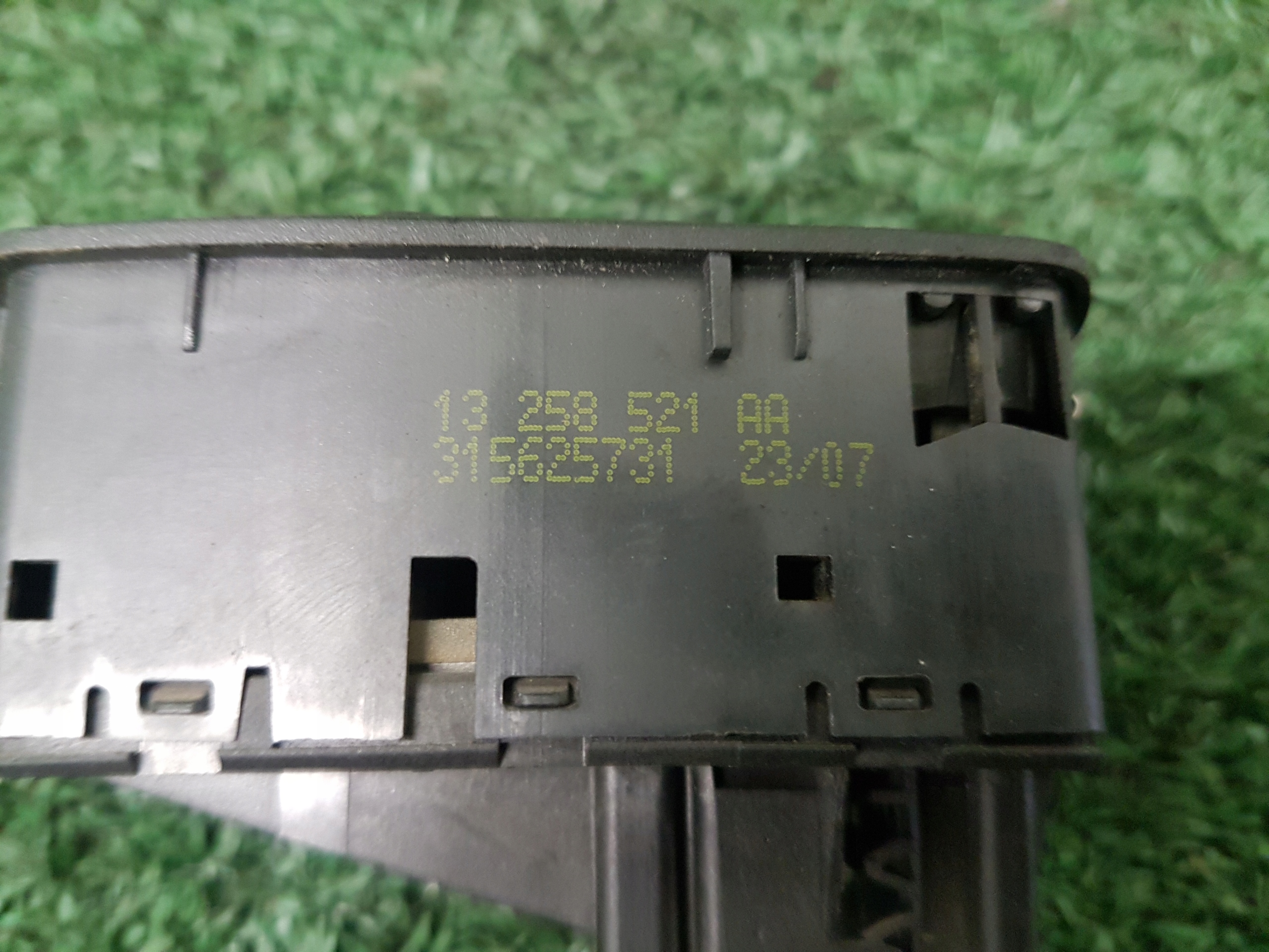 panel ovládání okna řidičů OPEL CORSA D