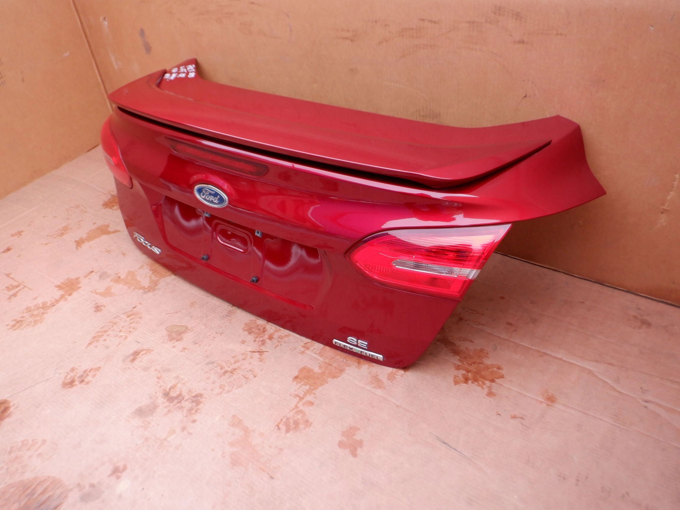 KLAPA FORD FOCUS MK3 LIFT SEDAN USA RUBBY RED Producent części Ford OE