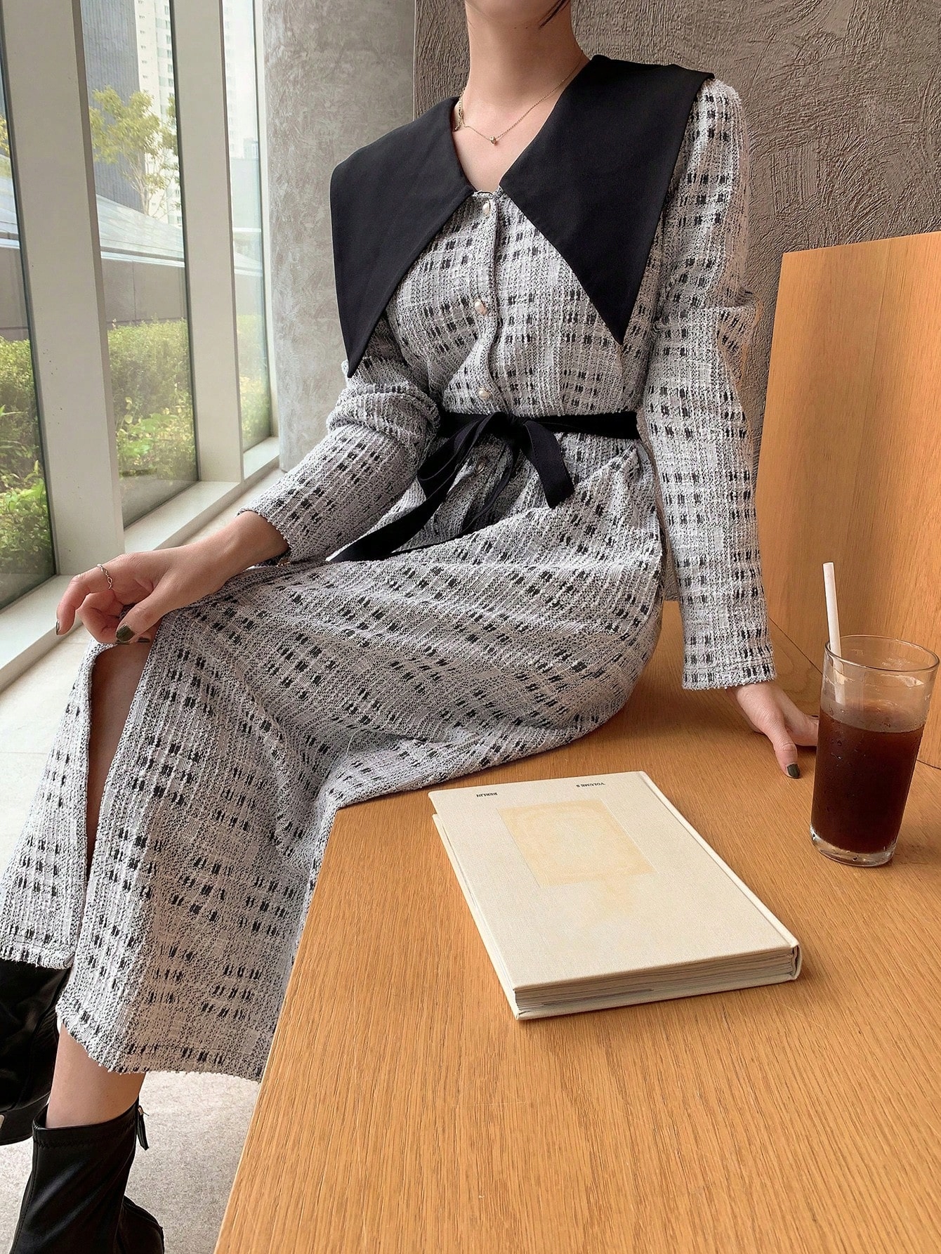 Elegantní Maxi Šaty S Knoflíky A Velkým Límecem Dazy L