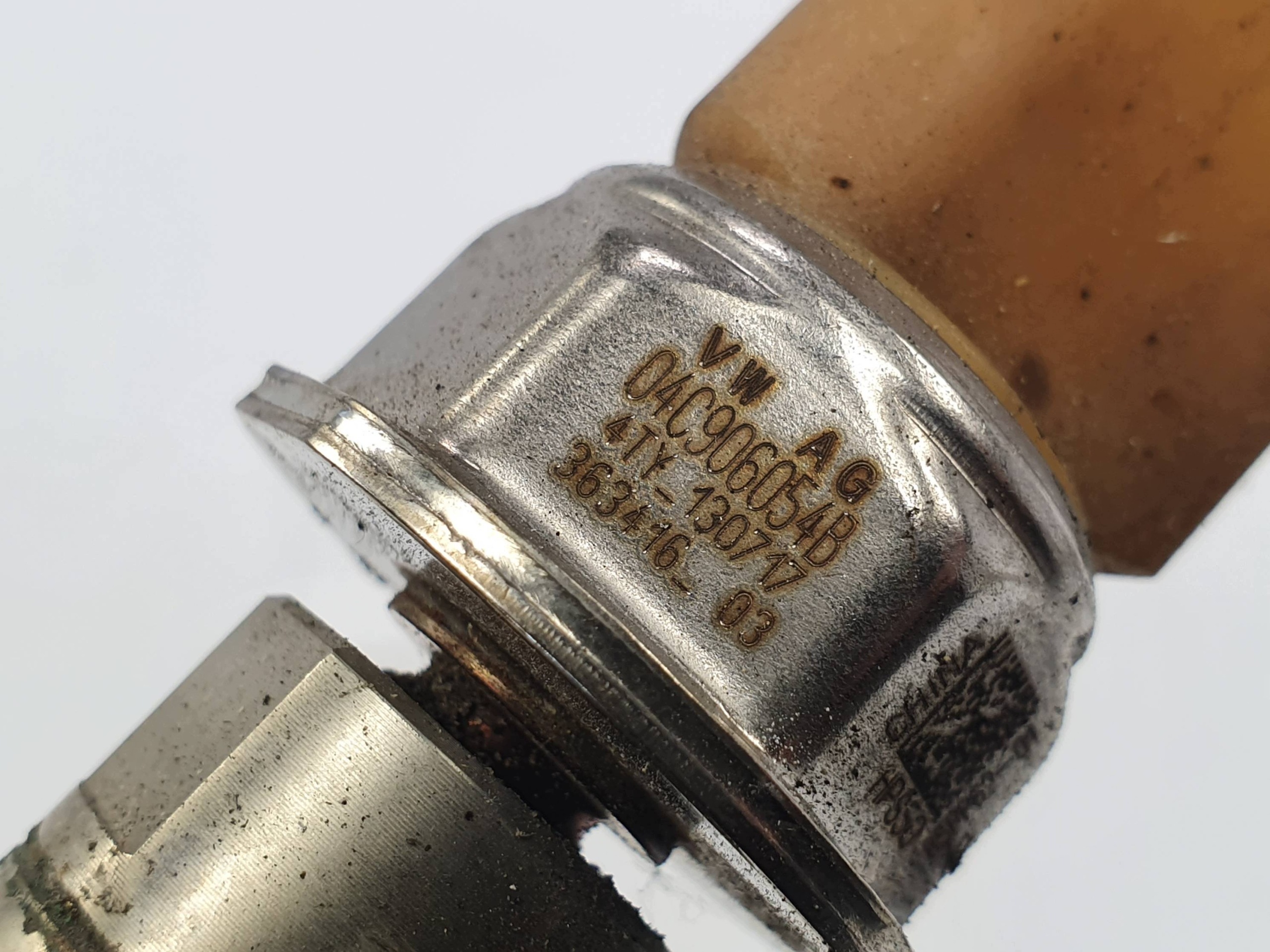 Rampe injection 04C906054B SKODA RAPID