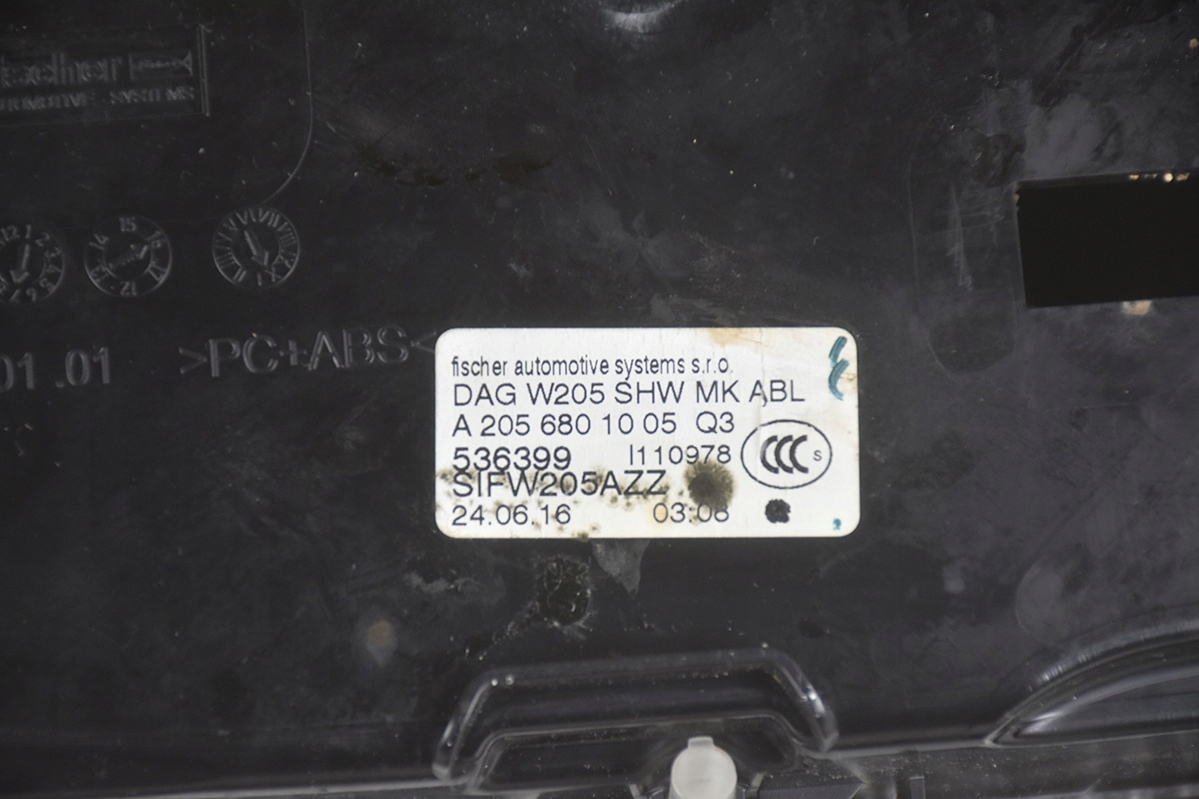 PANEL TUNEL * mitte Handschuhfach MERCEDES C W205 A2056803805
