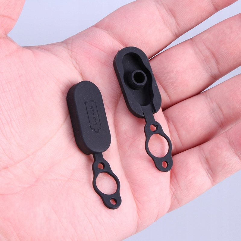 GUMOWA ZAŚLEPKA GNIAZDA ŁADOWANIA DO M365 H31 Kolor czarny