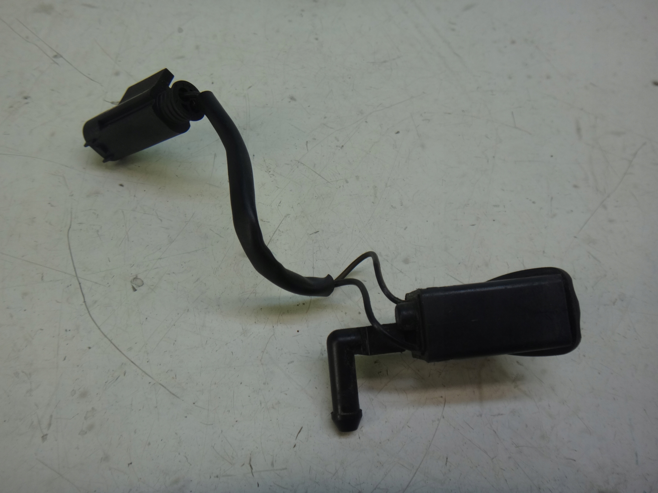 DYSZA SPRYSKIWACZ MASKI SZYBY PRZÓD PRZEDNIEJ BMW E36 Z3 Producent części BMW OE