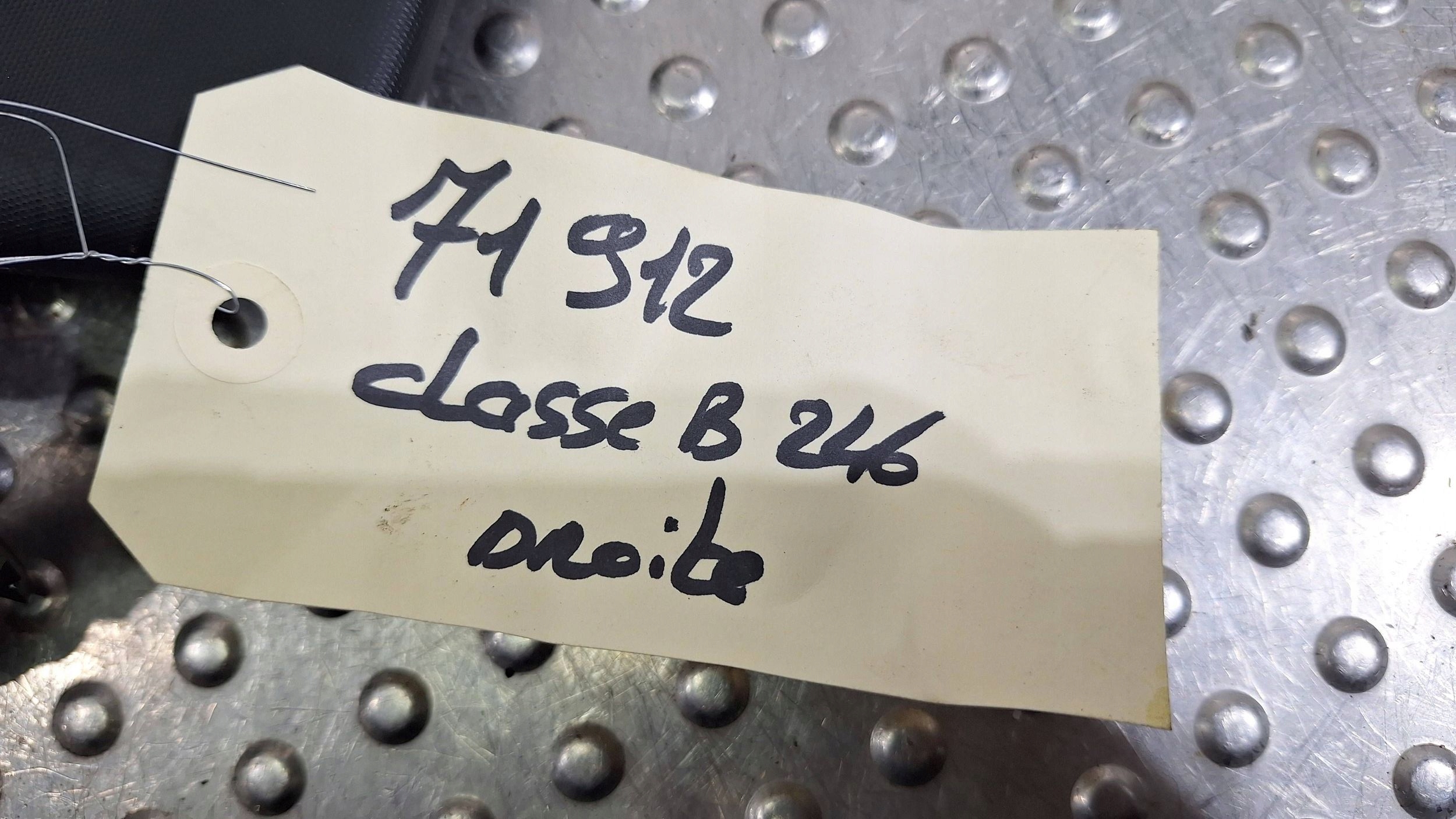 visor right left KOMPLET A2468100310 MERCEDES B W246 A W176