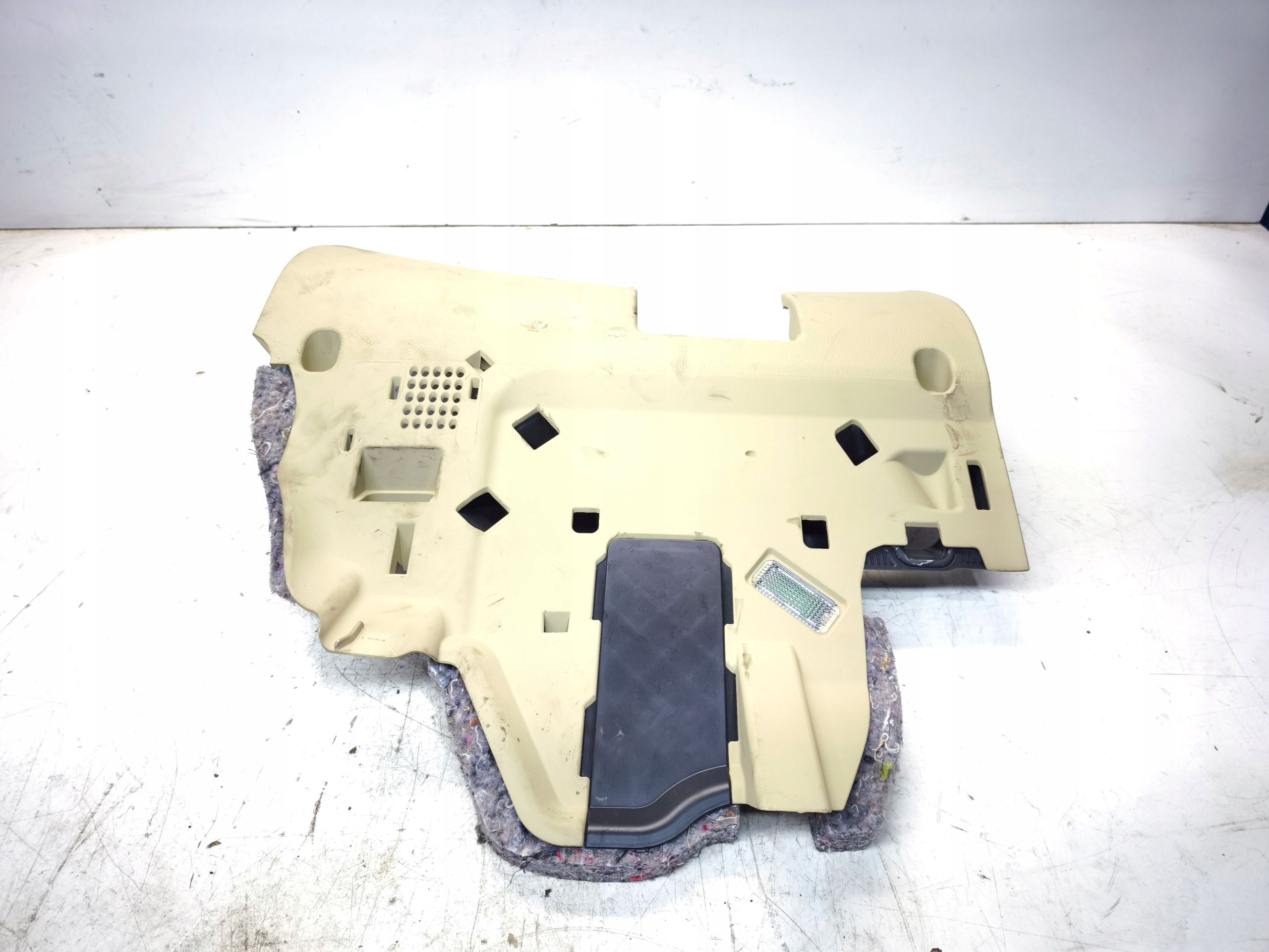 kryt pod volant SZTYCE AUDI A6 C6 4F1863075H 8C1 Krémové