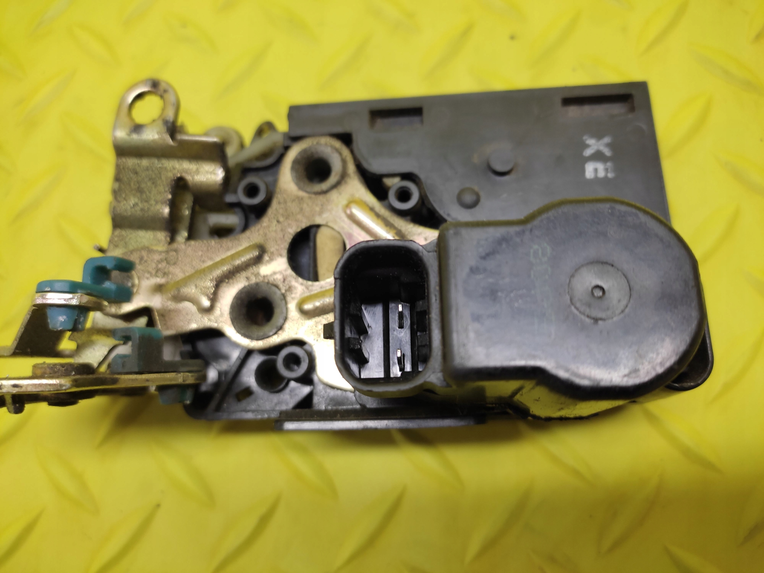 SUZUKI FORENZA lock door right front