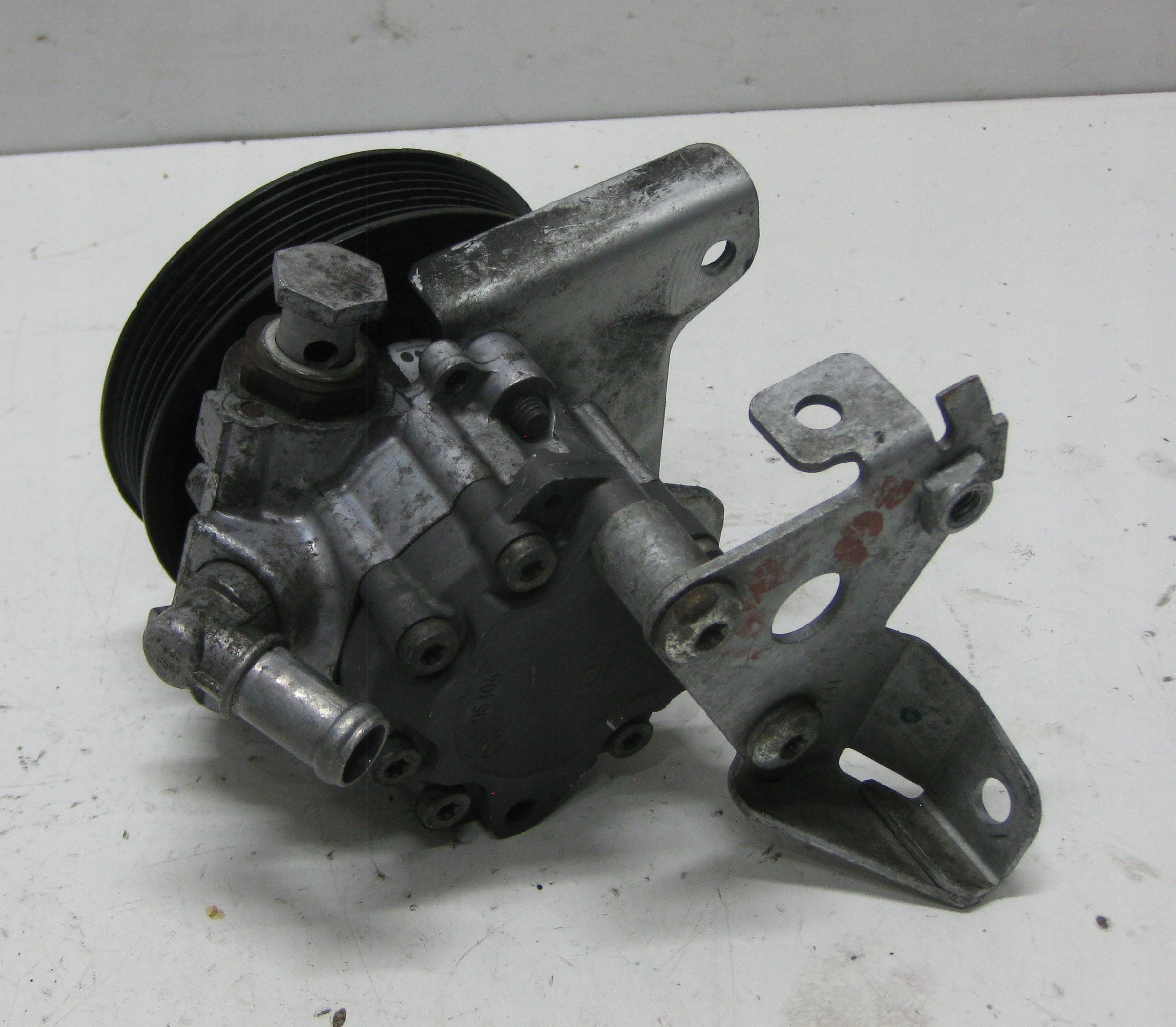 BMW 5 E60 E61 servo čerpadlo 7693974