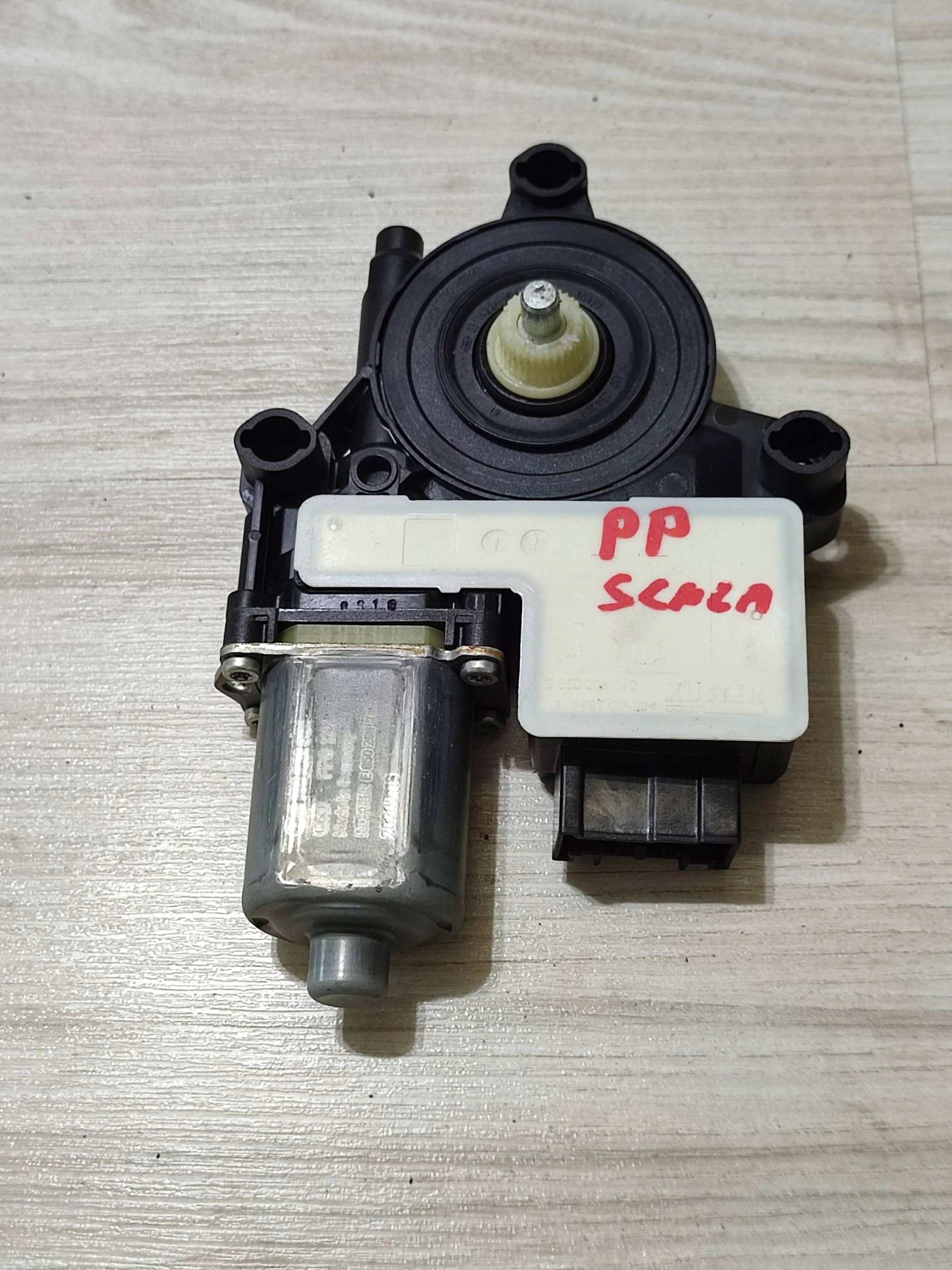 Skoda Scala 2020 front side right engine regulatora windows door przednich
