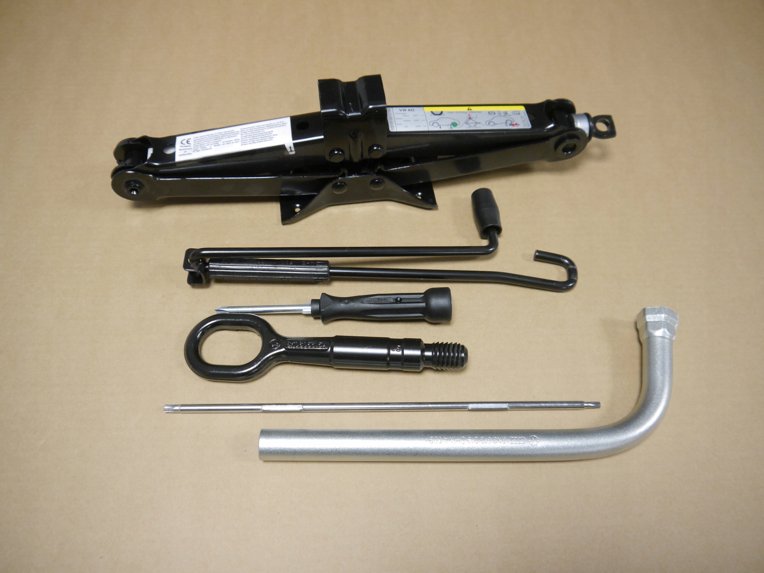 AUDI Q3 83A домкрат домкрат 5qf011031c