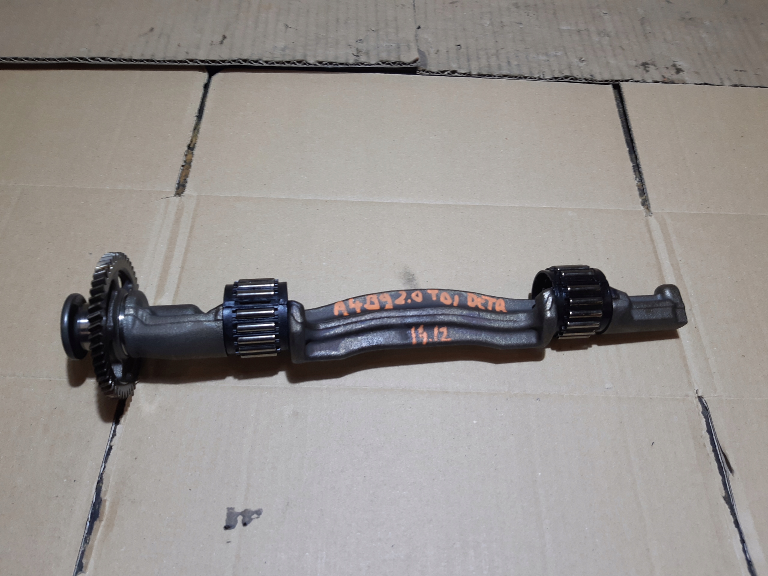 AUDI A4 B9 2.0 TDI DETA vačka BALANSOWY 03N103303B