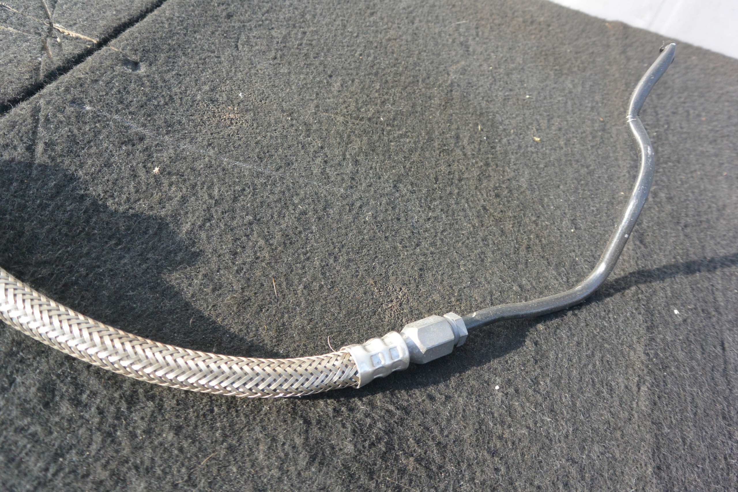 FUEL LINE MERCEDES 6.3 AMG W212 E63 M156