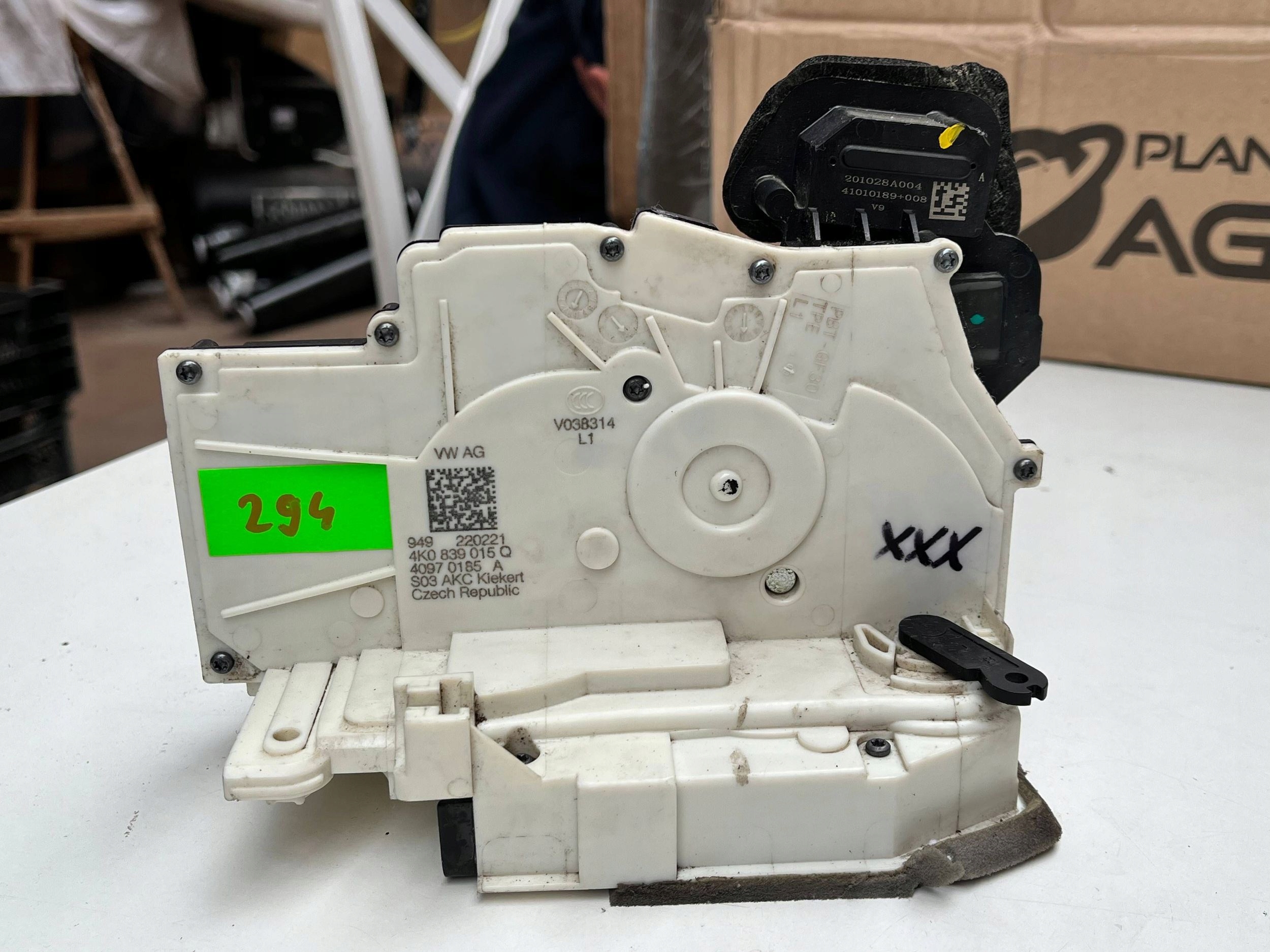 AUDI Q8 lock door left rear part 4K0839015Q !J