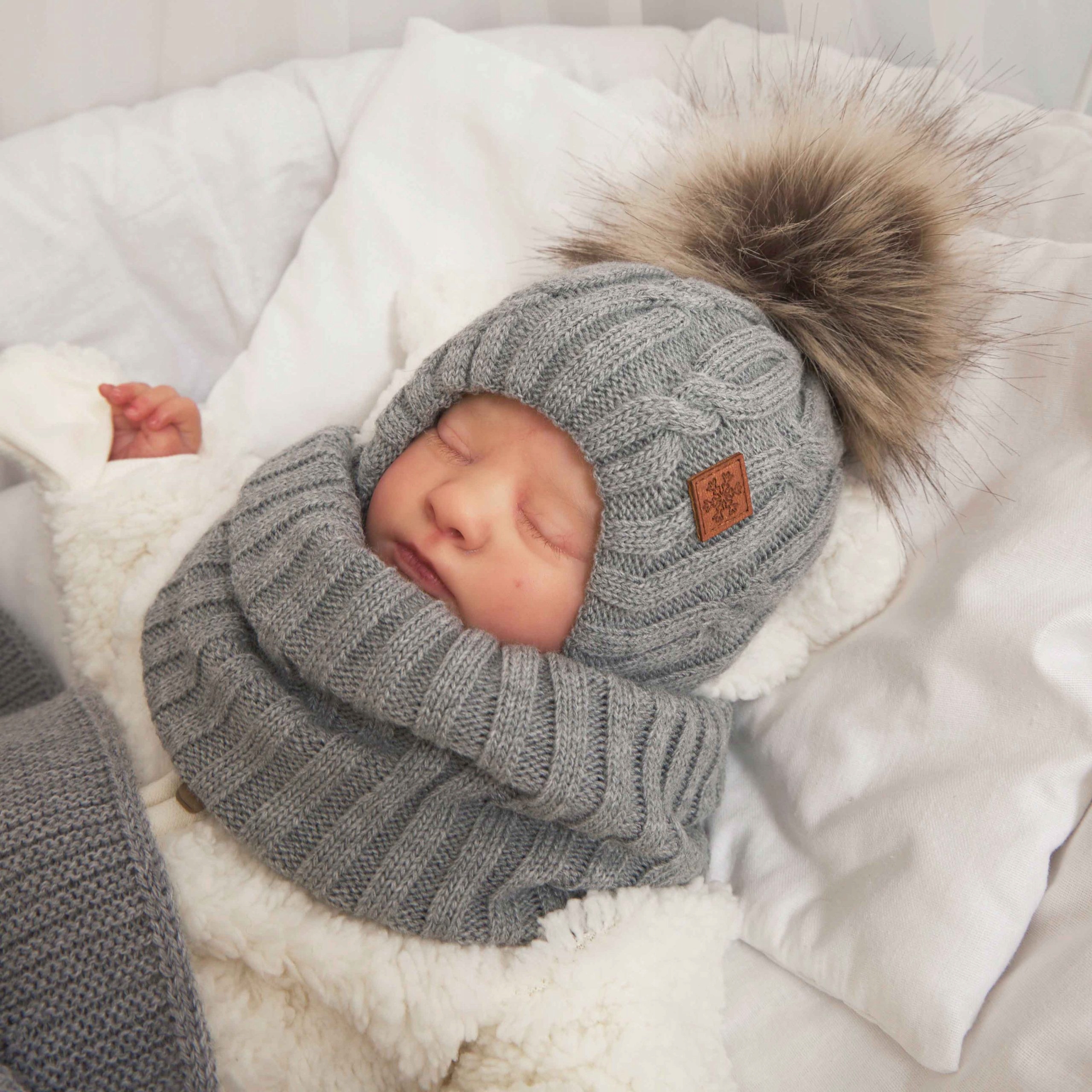 Komplet zimowy CZAPKA z pomponem KOMIN polar 36-38 Materiał dominujący akryl