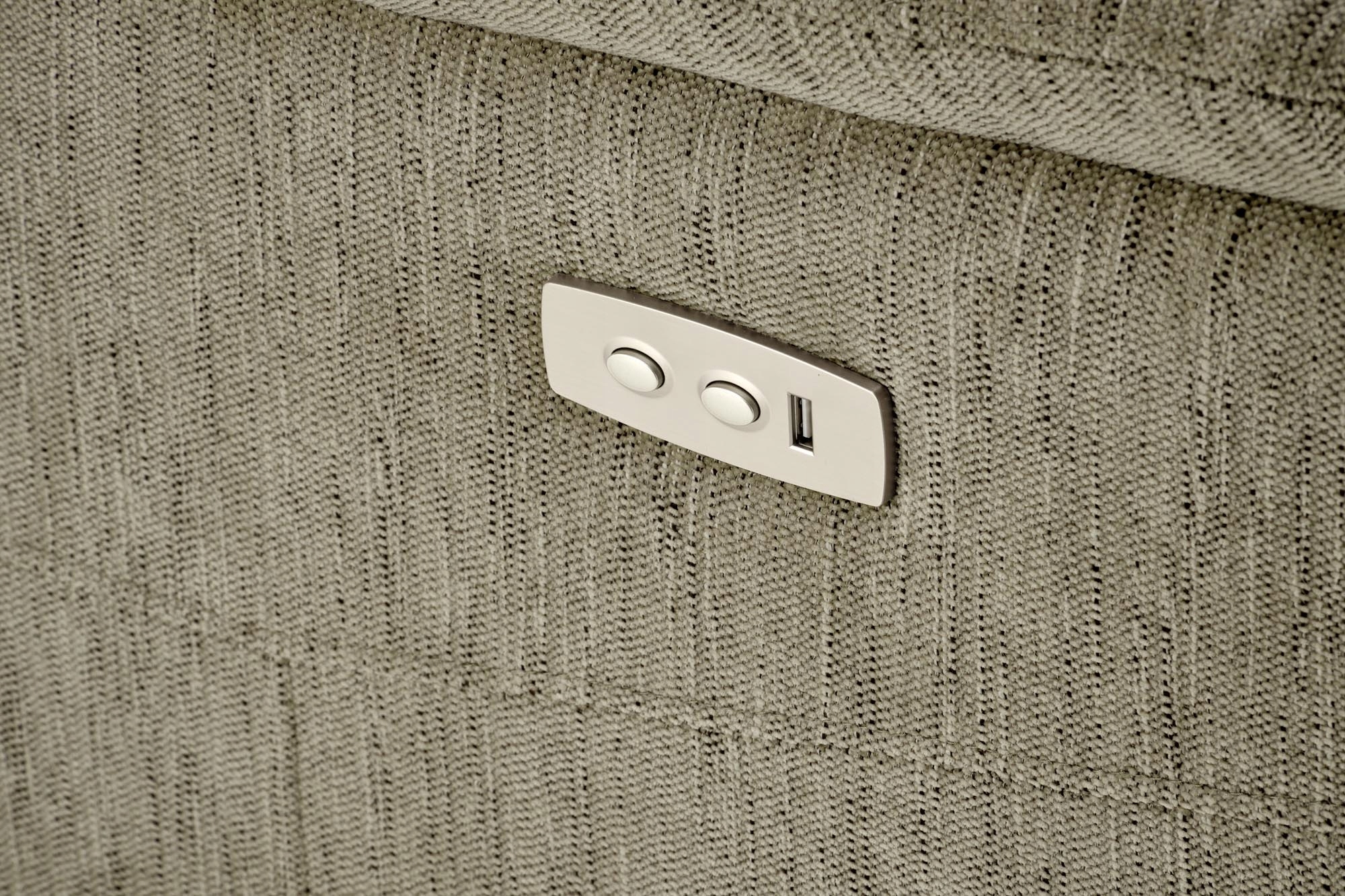 JAMAL Fotel Z Funkcją Elektrycznego Rozkładania / Gniazdo USB, Oliwkowy Marka Halmar