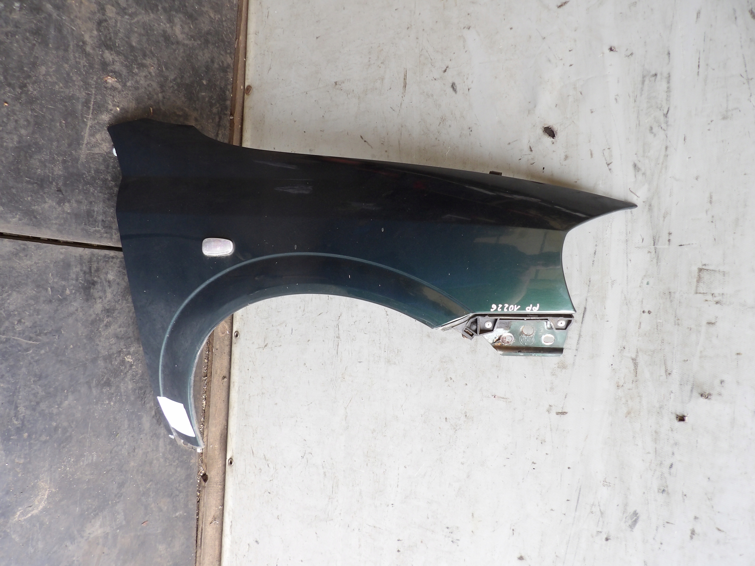 Opel Astra II fender front right Z359