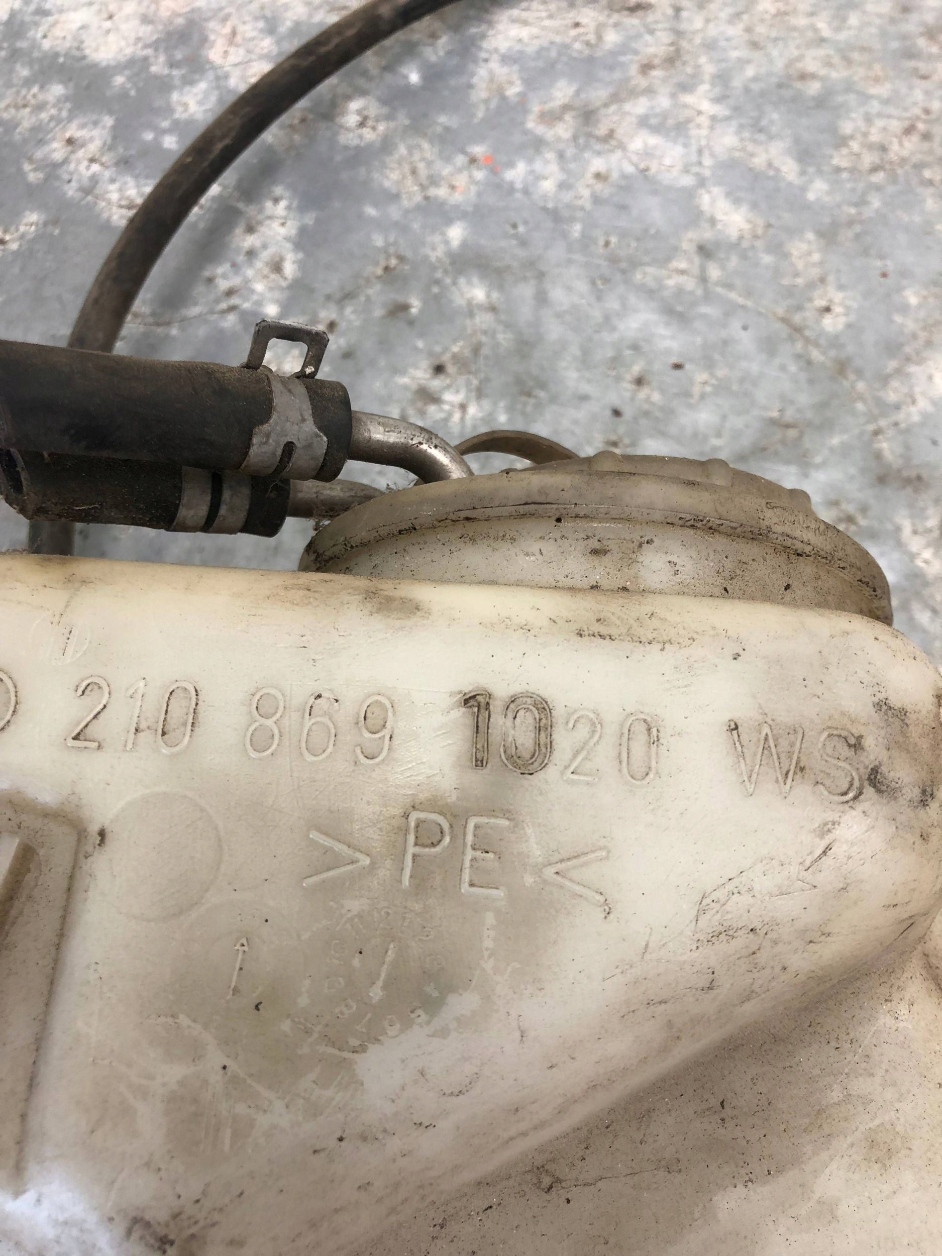 washer fluid tank MERCEDES W210 2108691020