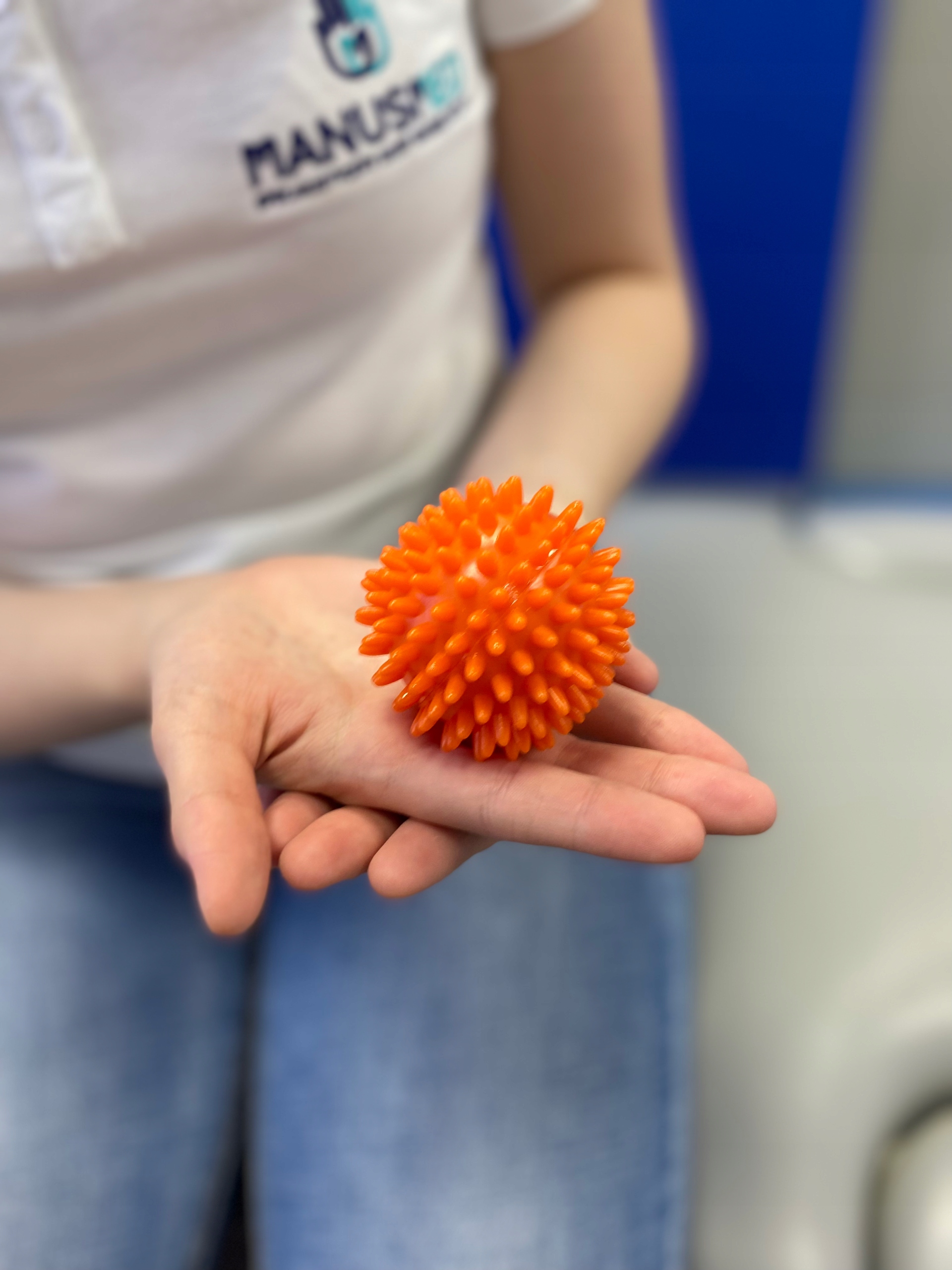 PIŁKA DO ROLOWANIA piłeczka Z KOLCAMI wypustki masaż dłoni 6 CM POMARAŃCZ Kod producenta rehabilitacja dłoni