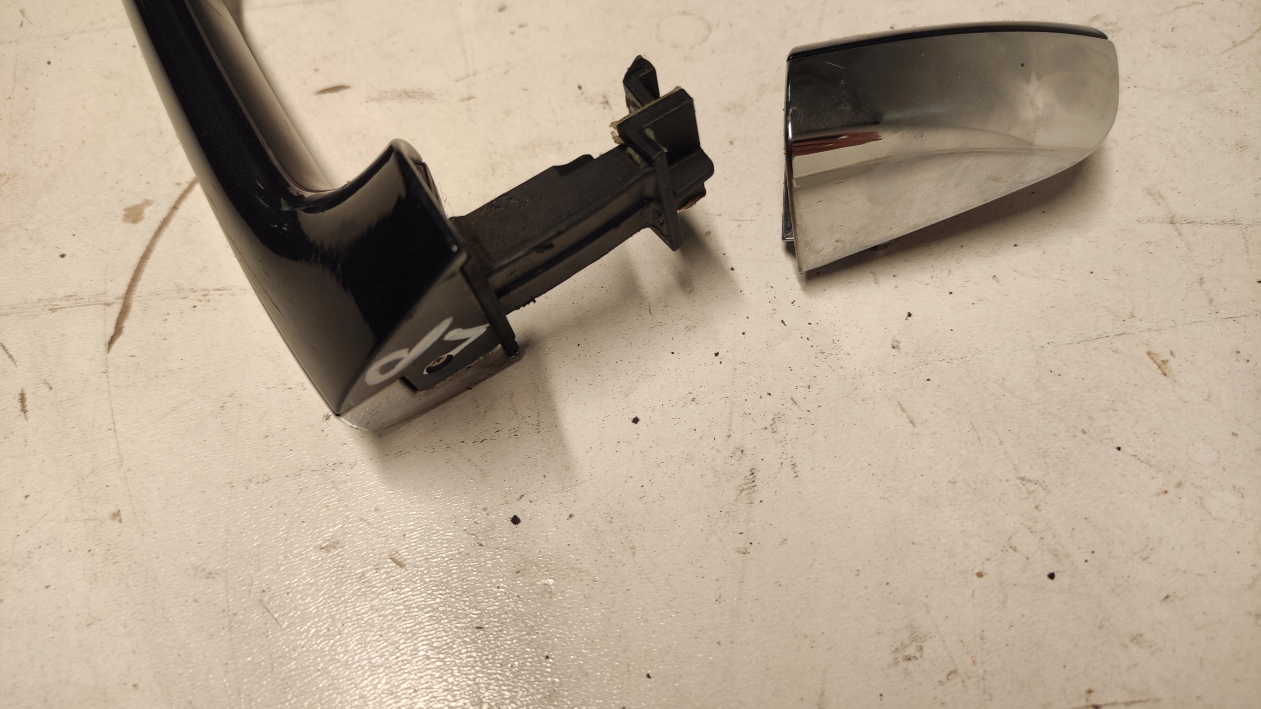 KIA OPTIMA IV handle CHROM front left B4U 15-19