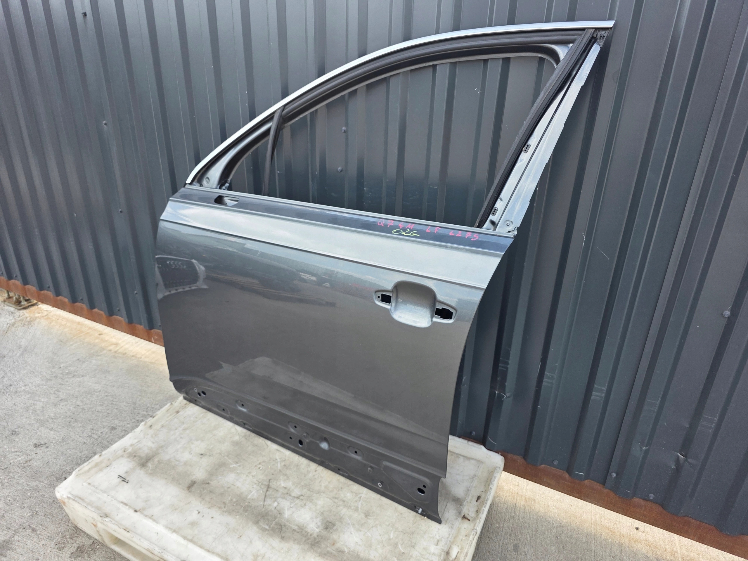 door left front AUDI Q7 4M LZ7S original OD 2016 ROKU !!!