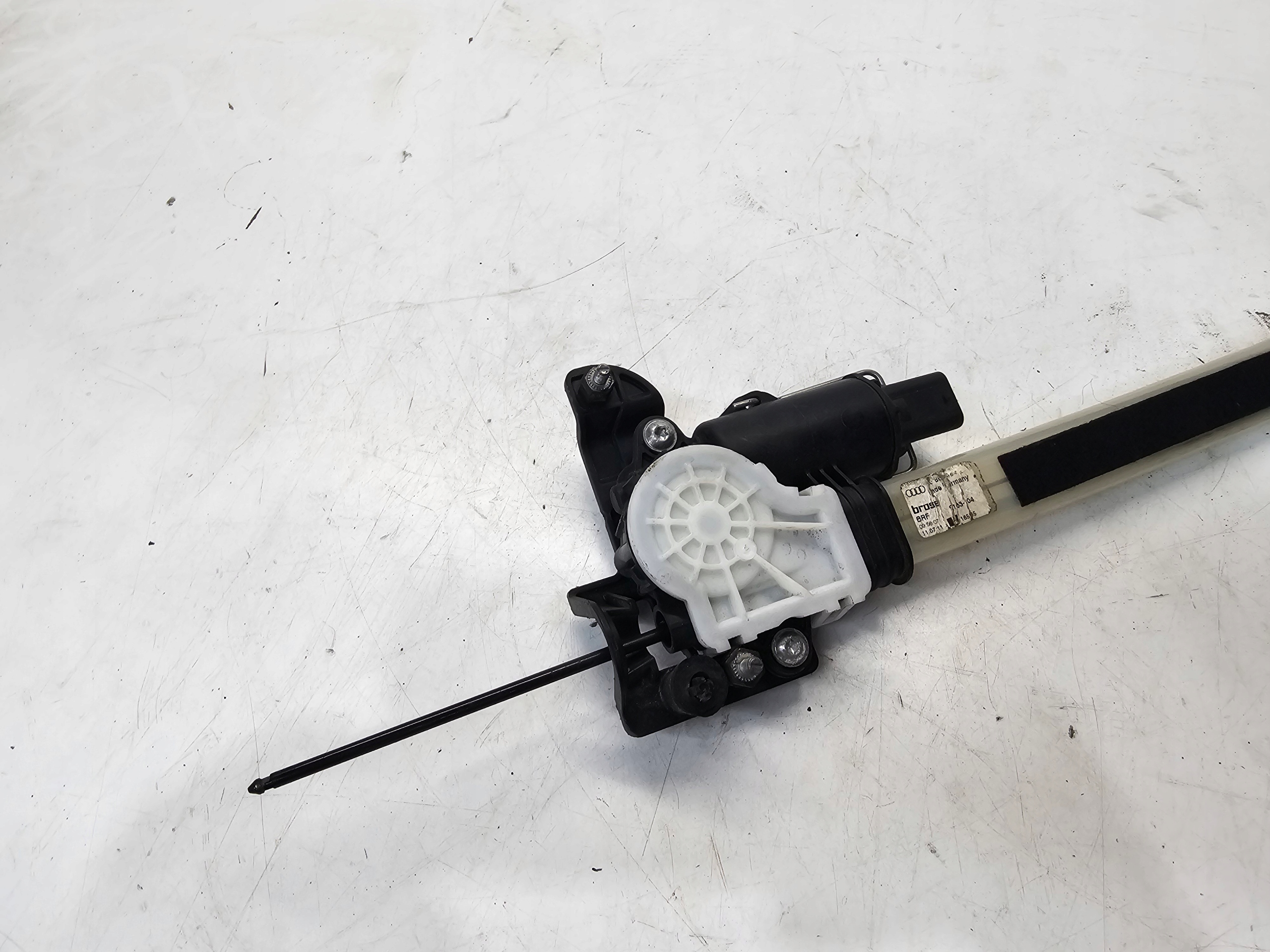 NAPED engine ROLETY left rear part AUDI A8 D4 4H0861963