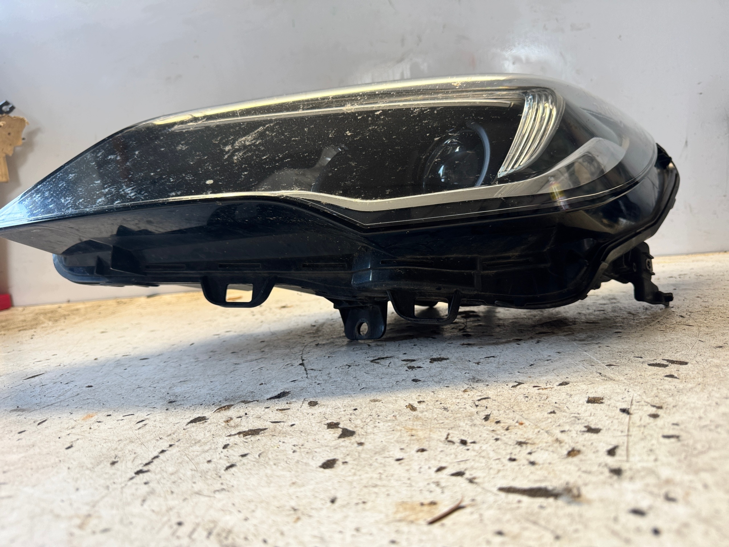 OPEL ASTRA K REFLEKTOR light left front left ZWYKLA LED EUROPA 39081892