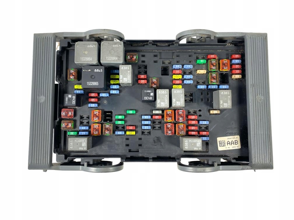 ESCALADE TAHOE YUKON 10-14R SKRZYNKA BEZPIECZNIKÓW