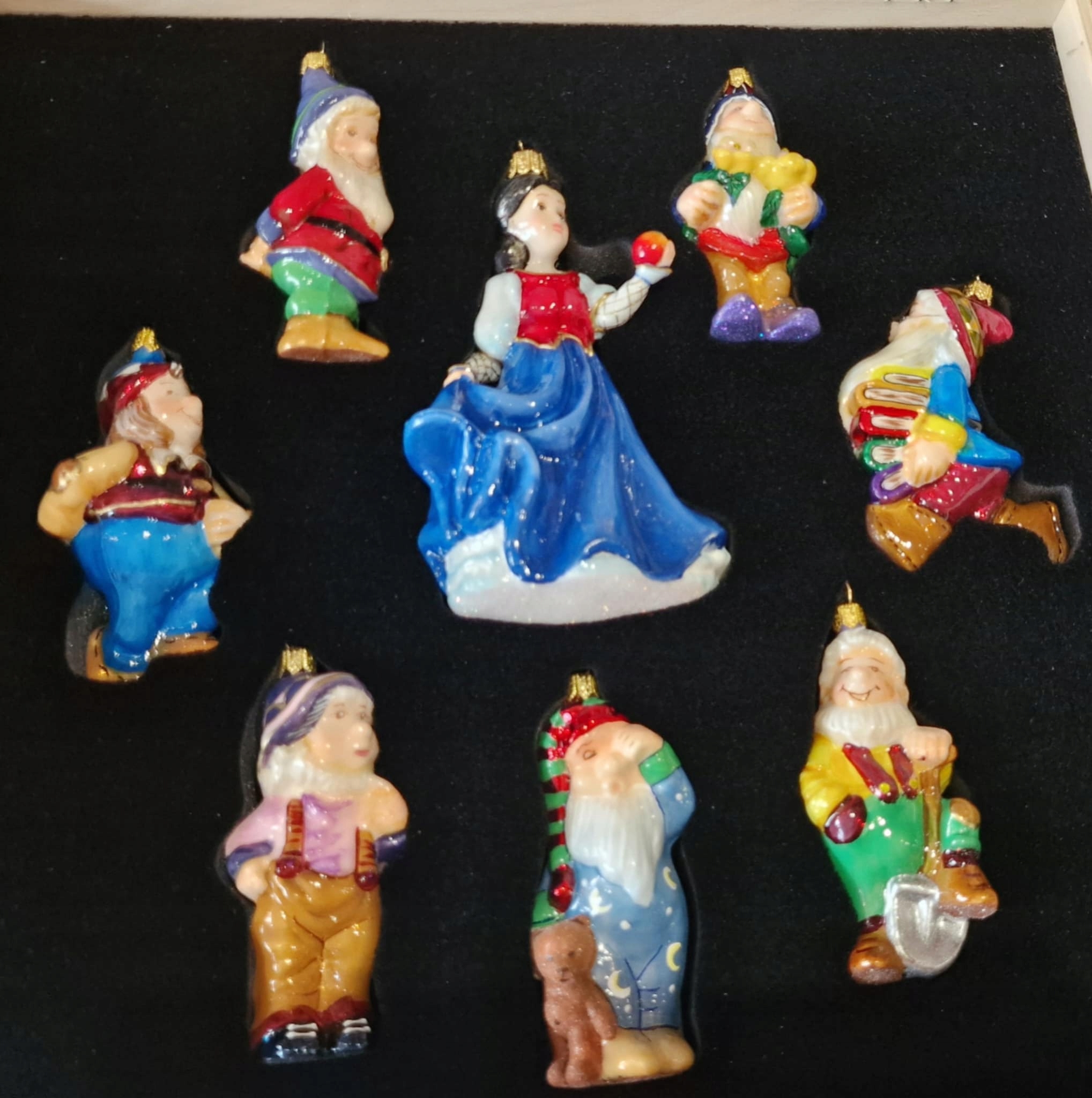 Skrinka Vianočná Guľa Vianočné Ozdoby Snehová Kráľovná A 7 Trpaslíkov Komózia Majstrovské Dielo