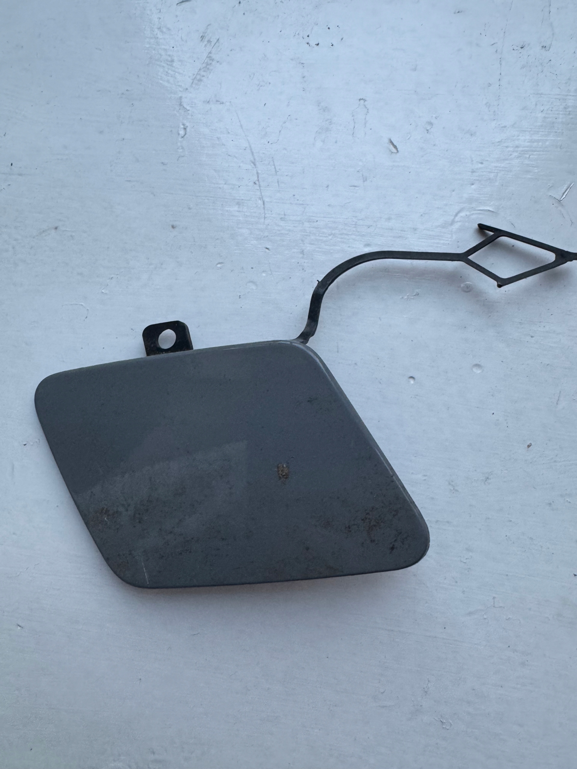 VW PASSAT B8 LIFT -> Abschleppöse der Stoßstange vorne 3G0807155D