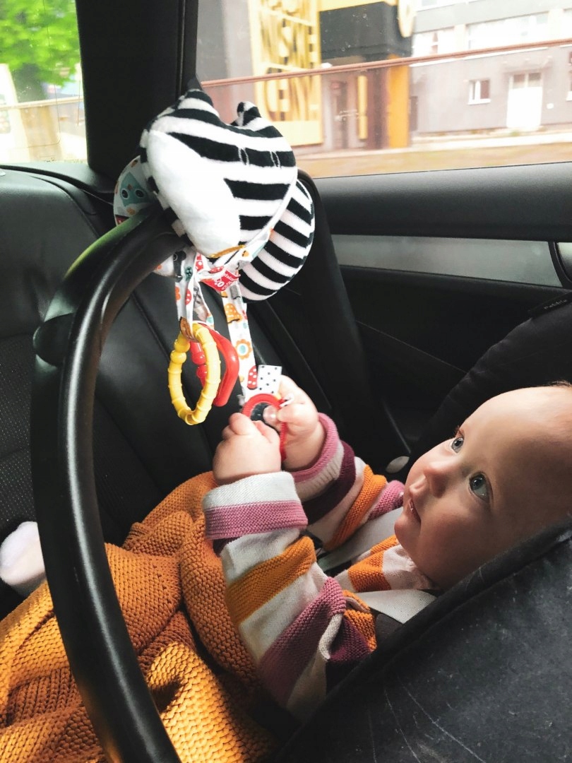 MOM'S CARE KONTRASTOWA SPIRALKA DO WÓZKA ZAWIESZKA Wiek dziecka 0 +