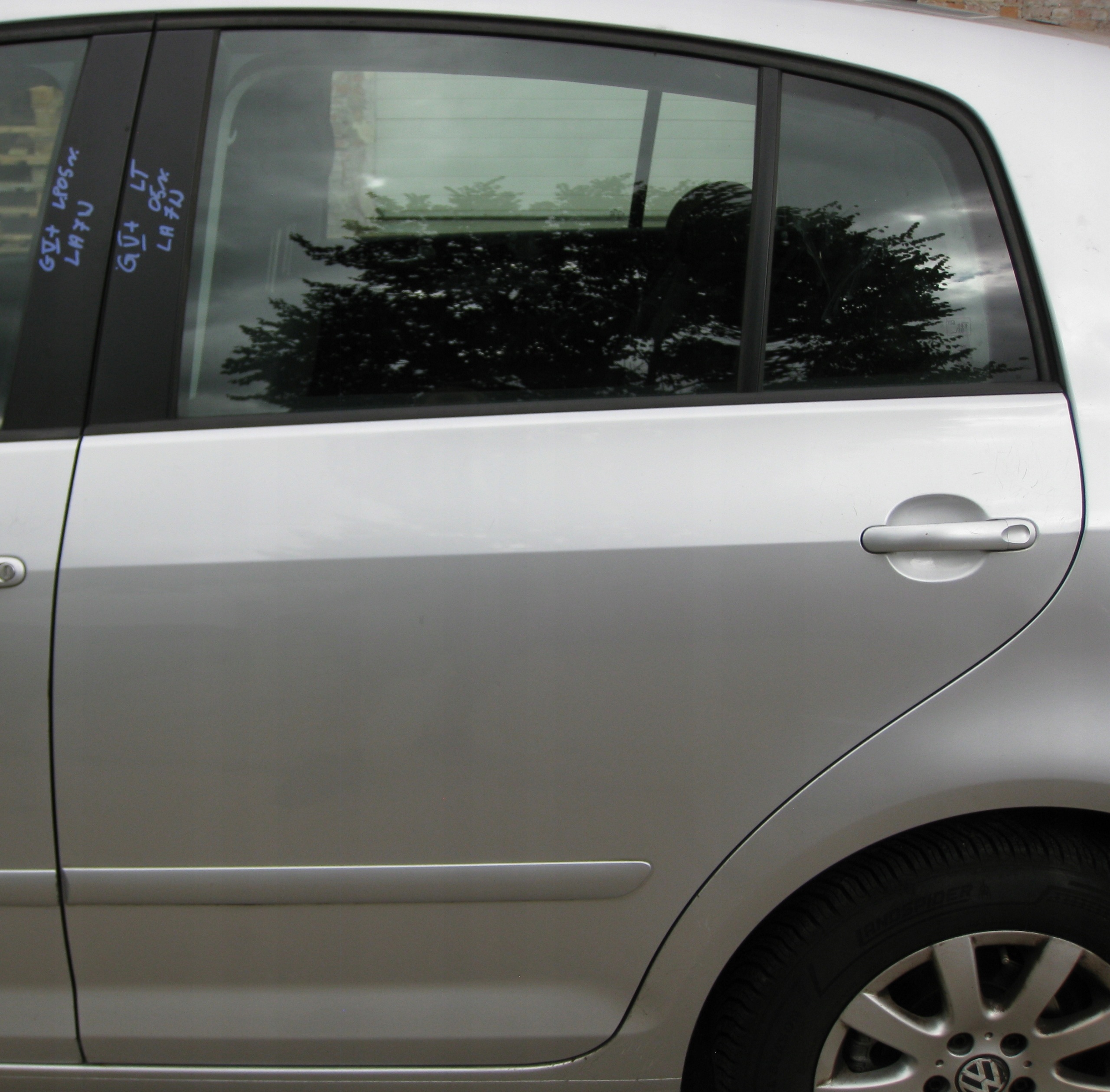 VW GOLF V PLUS 05R Tür links heck der Räder. LA7W