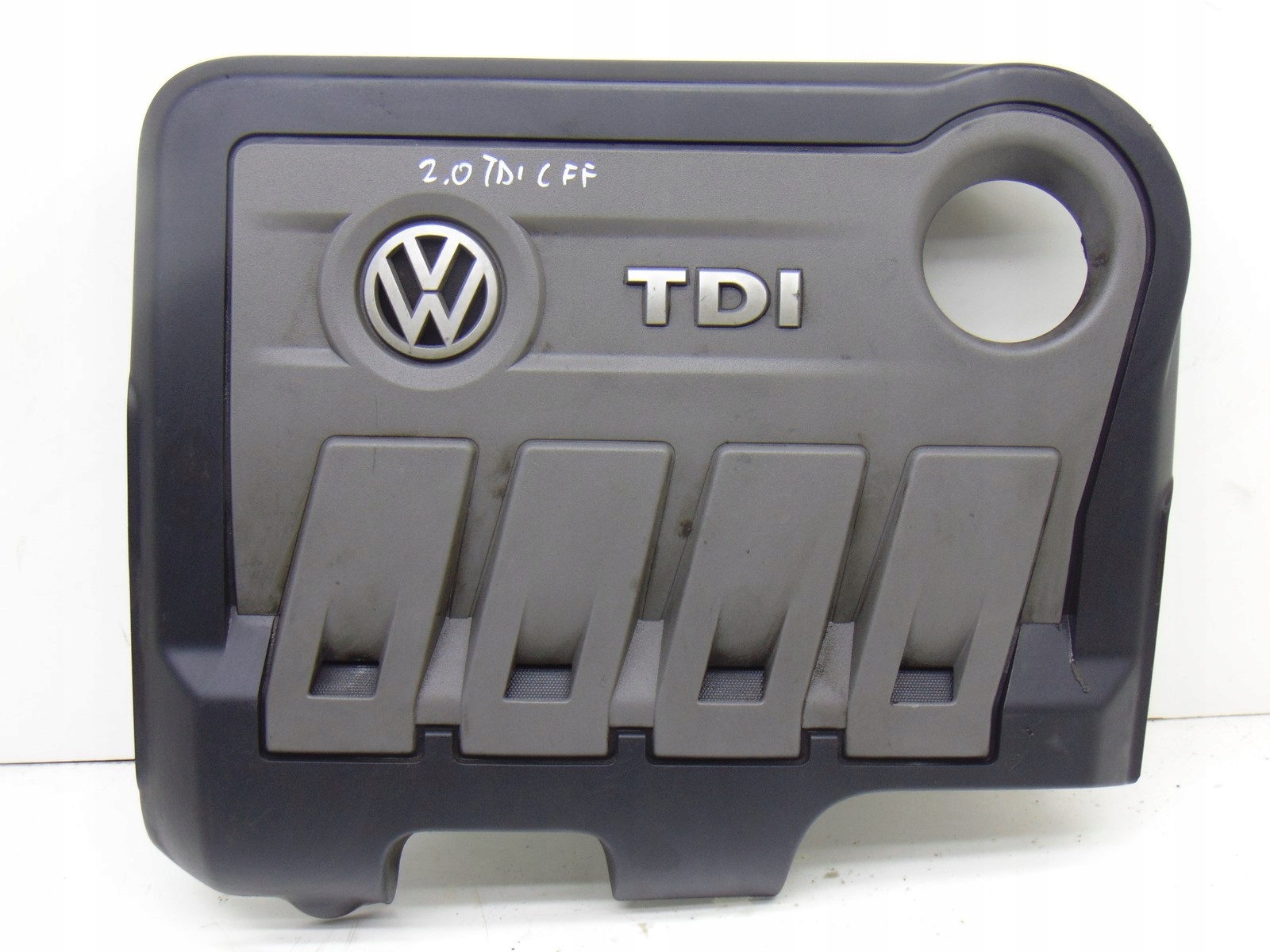 Крышка двигателя VW PASSAT B7 2.0 TDI 03L103925T