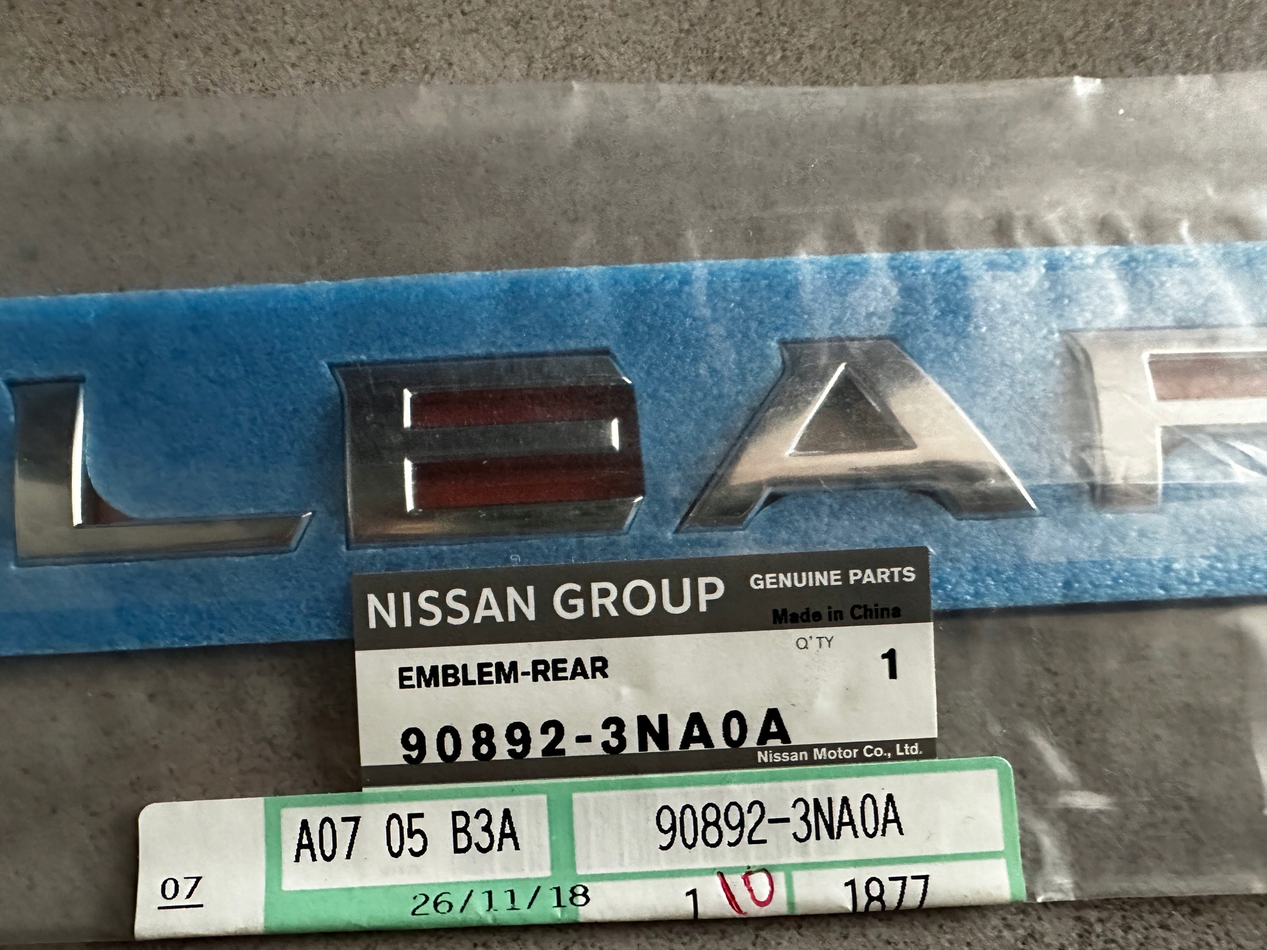 ZNACZEK EMBLEMAT TYŁ 90892-3NA0A NISSAN LEAF Marka Nissan