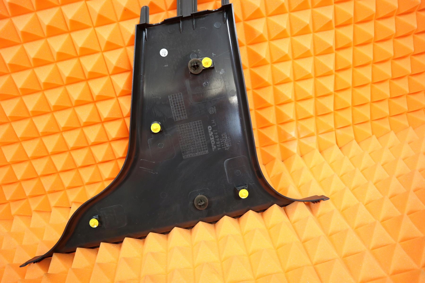 VOLVO V50 LIFT OSŁONA SŁUPKA LEWA ŚRODKOWA 9486847 Producent części Volvo OE