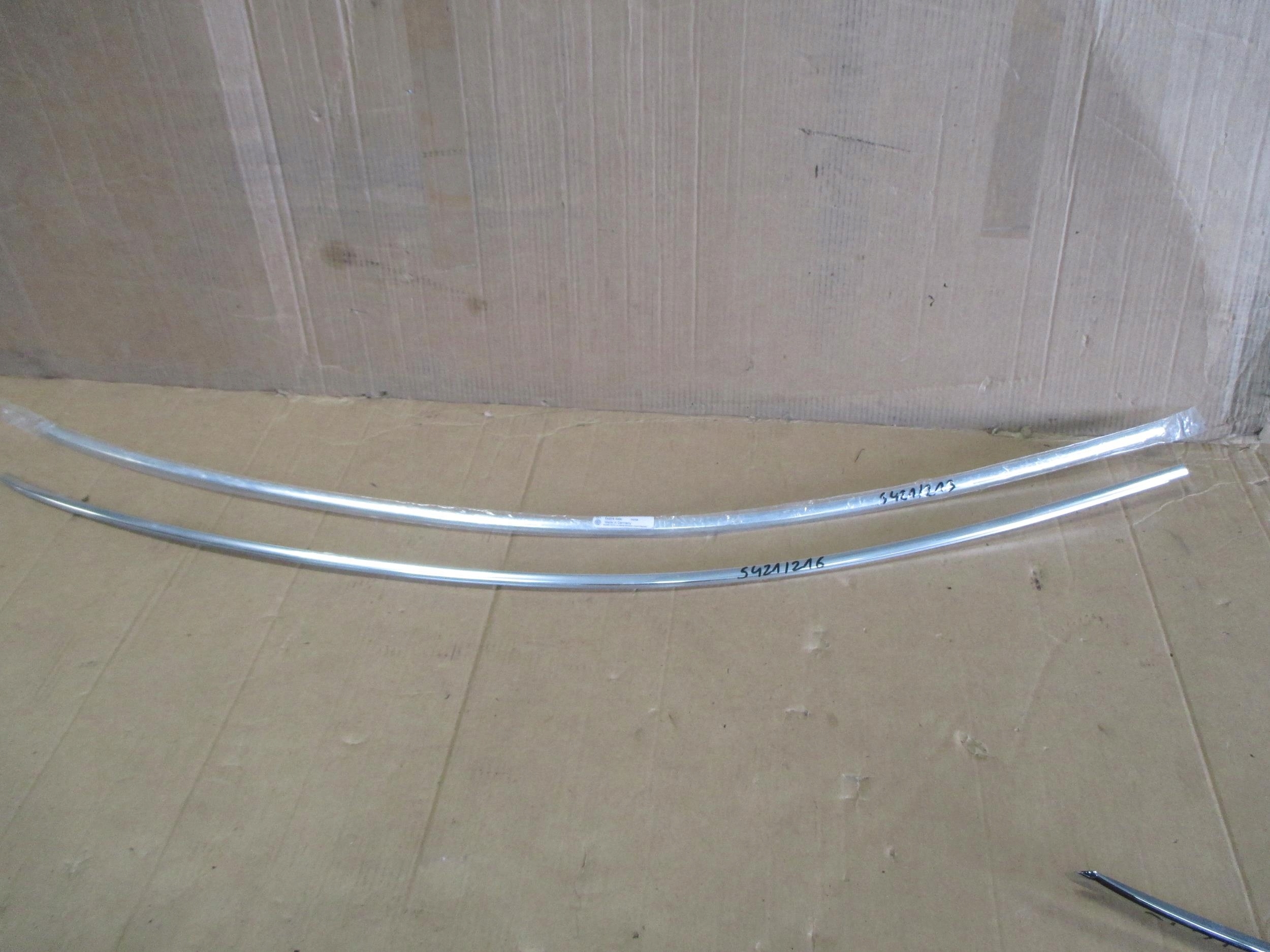 SKODA SUPERB 2 II LISTWA CHROM Z DRZWI PRAWY PRZÓD