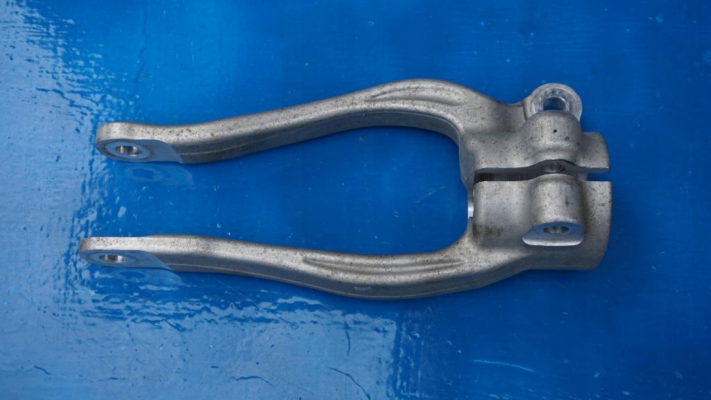 BMW 5 6 7 G30 G11 G14 КРІПЛЕННЯ АМОРТИЗАТОРА РИЧАГА