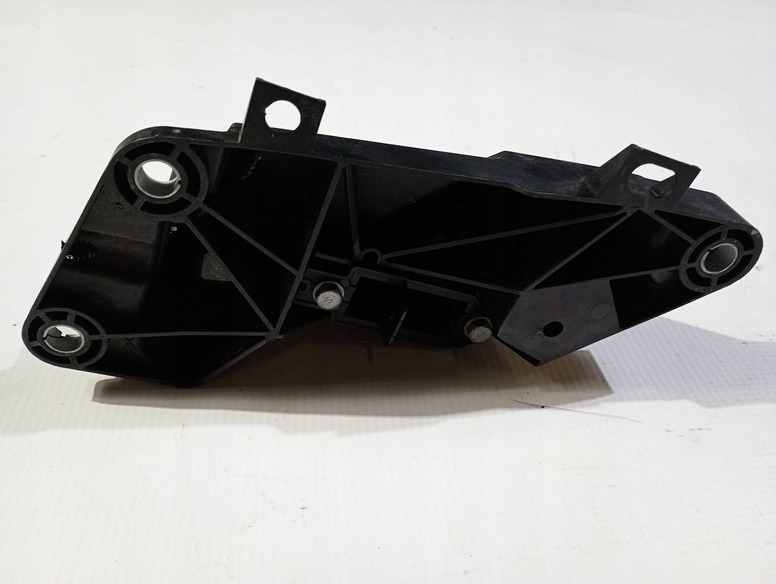 bracket console holder radiator right Chrysler Pacifica 2017