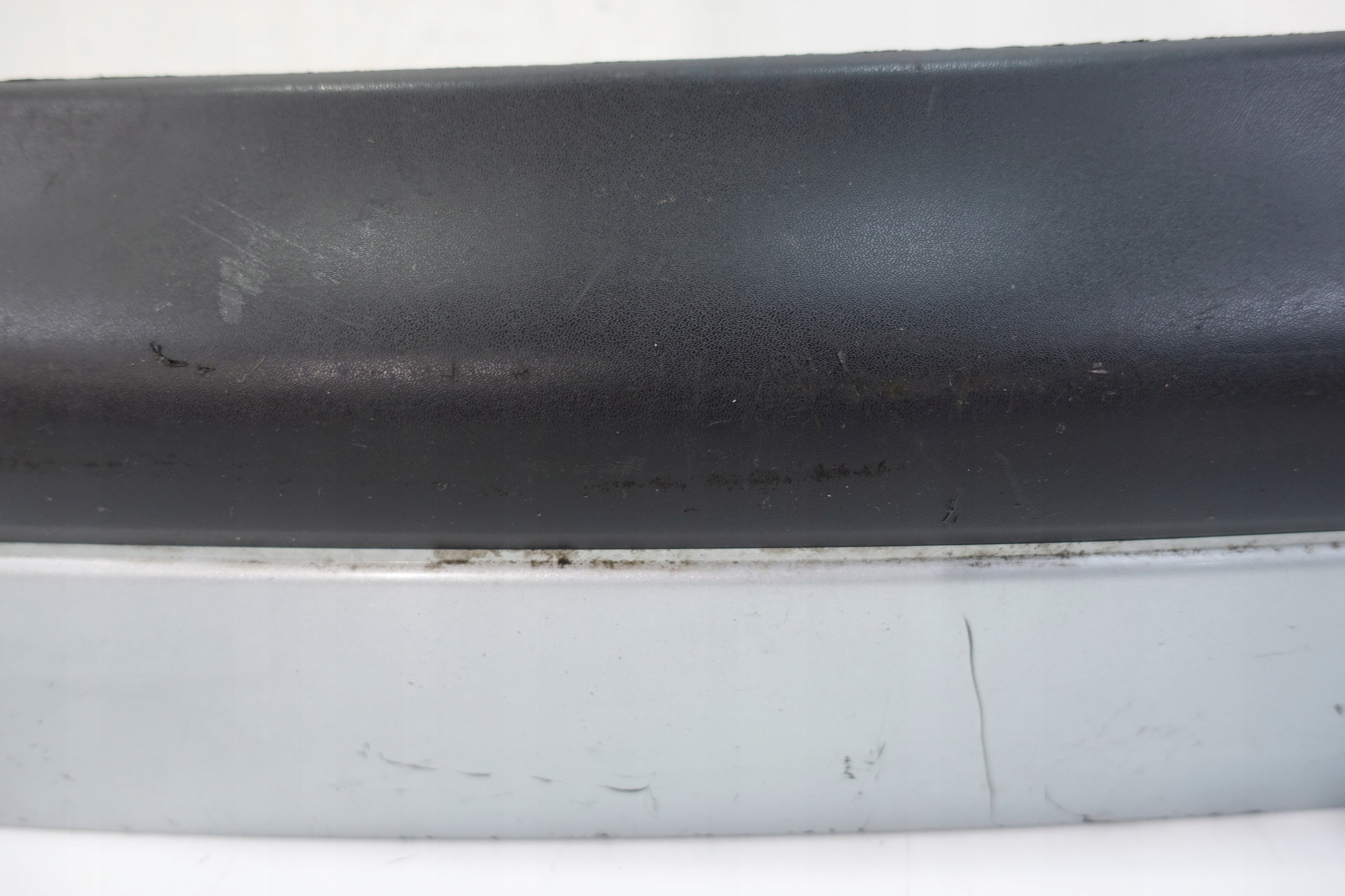 RENAULT LAGUNA and cap moulding bonnet 7700420428