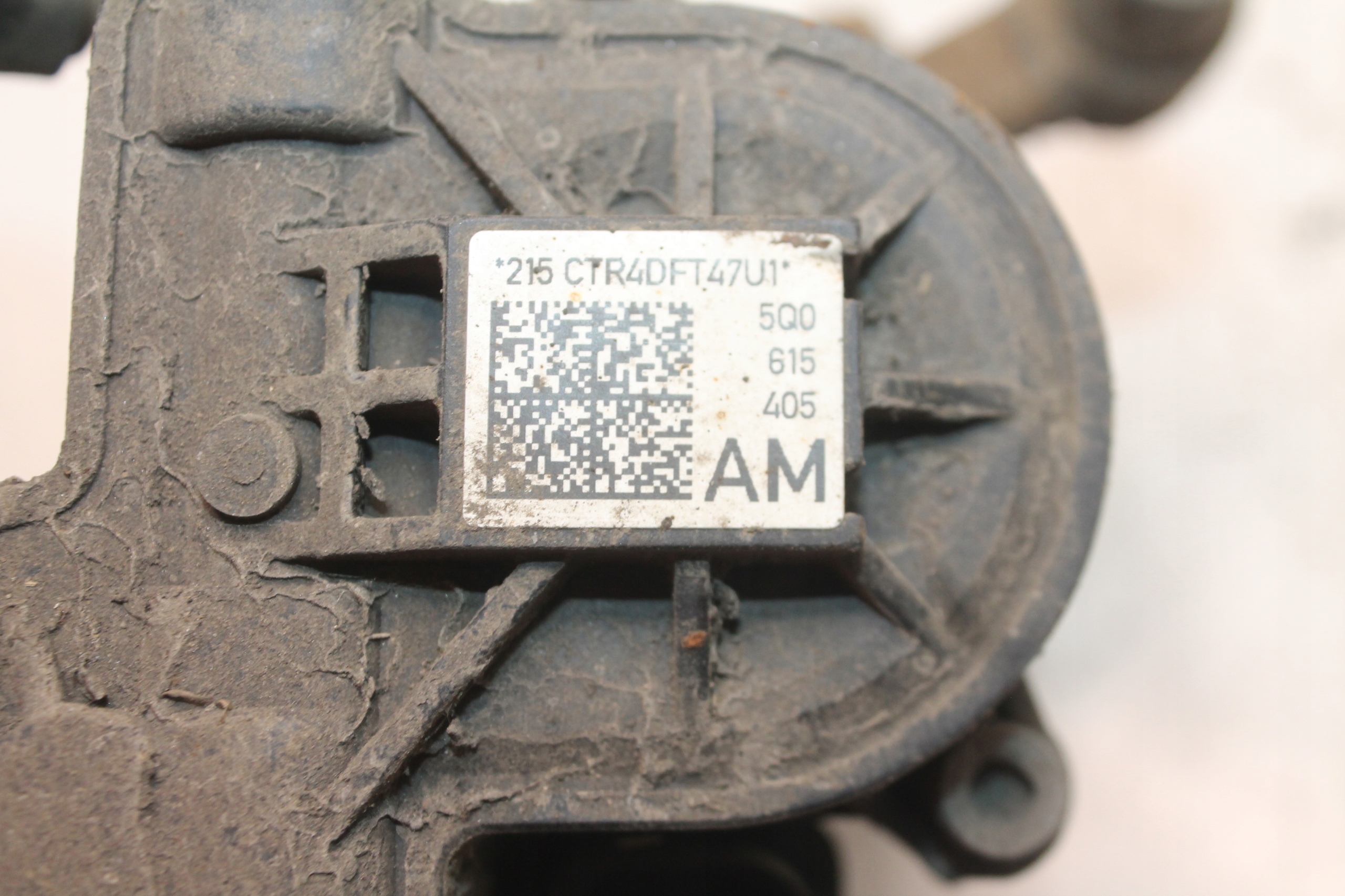 caliper electrical left rear part 5Q0615405AM VW GOLF VII 12-20