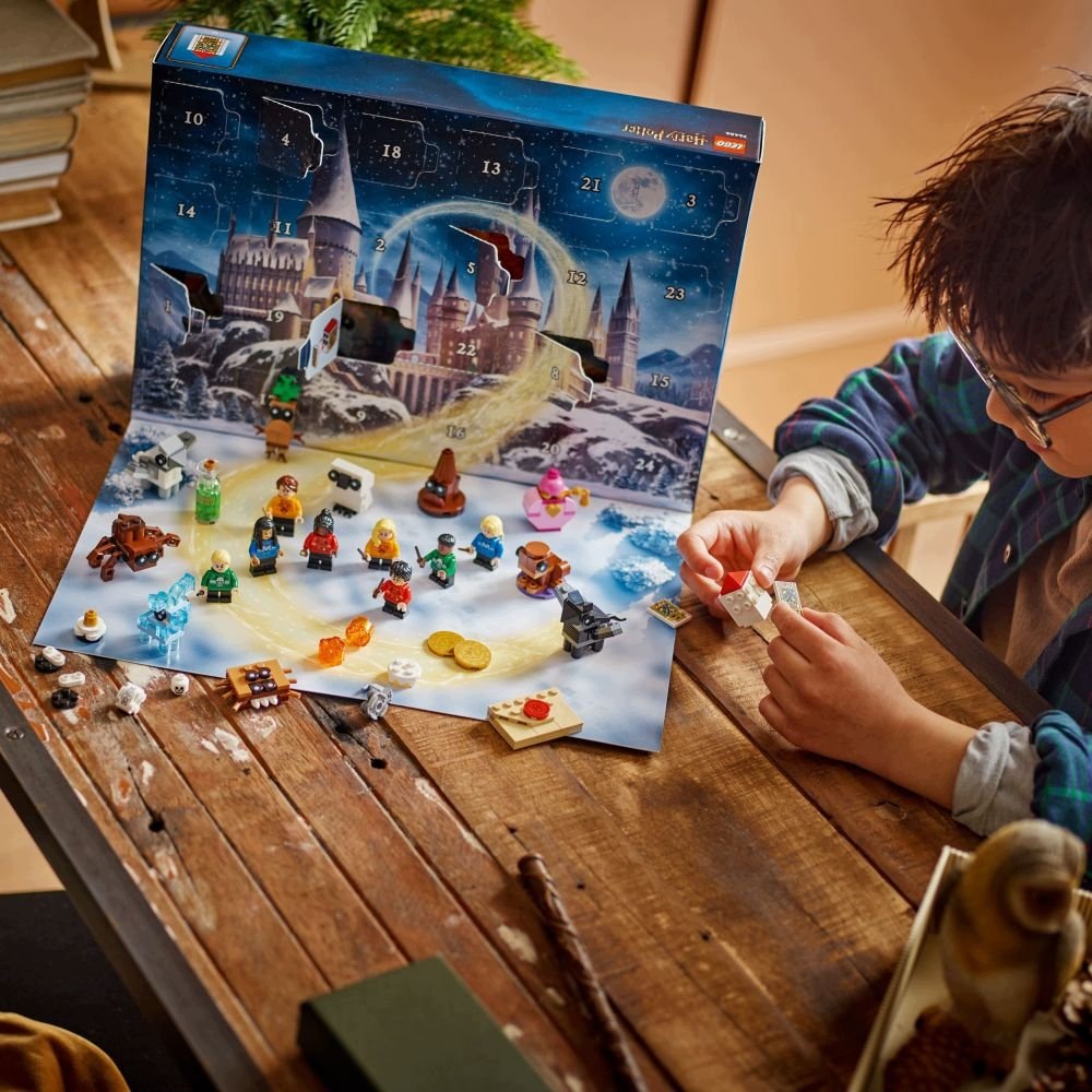 Адвент-календарь LEGO Harry Potter 2025, 8 минифигурок и 9 мини-моделей, от 7 лет — фото 3